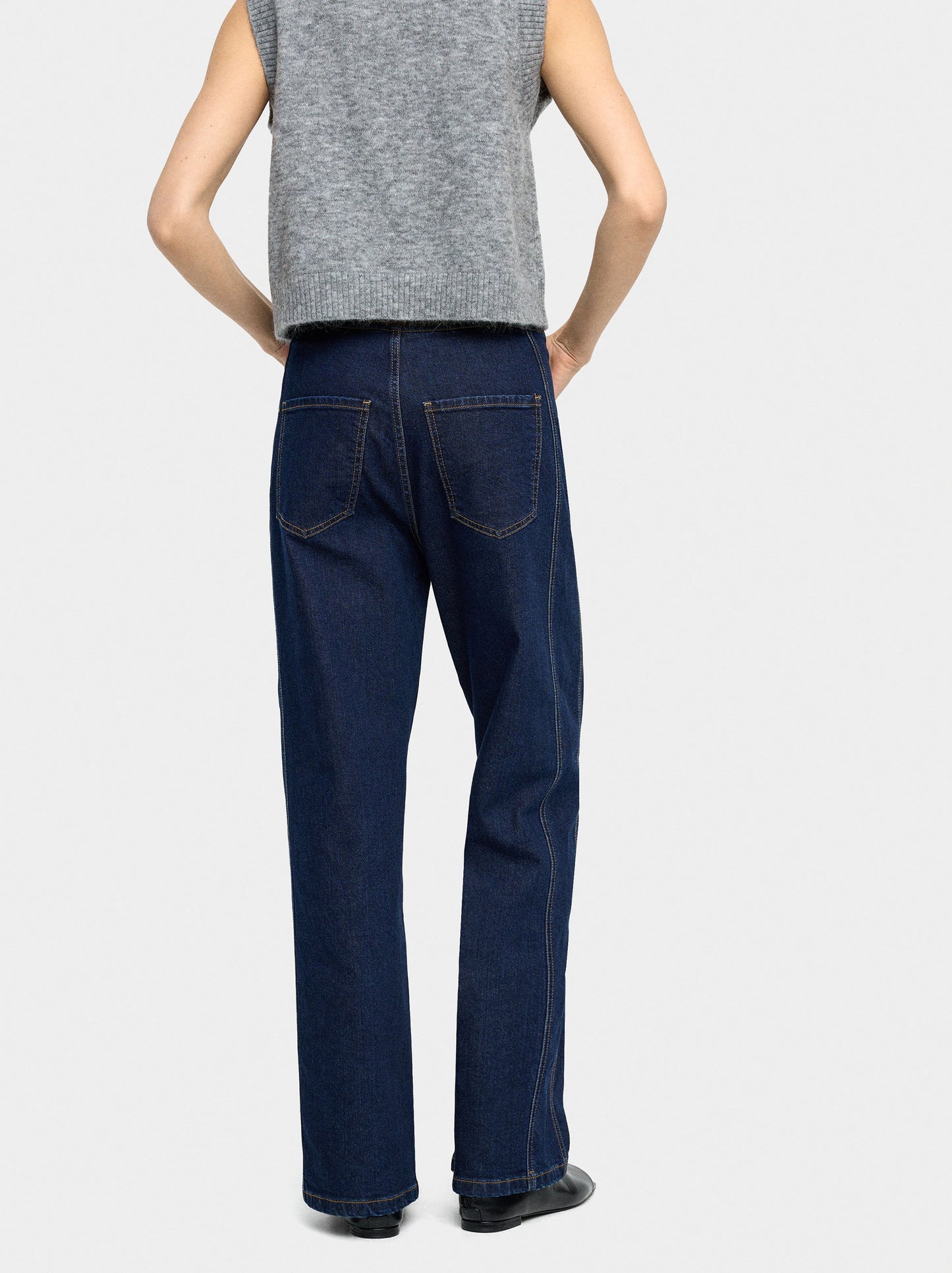 Jeans With Overlap Closure
