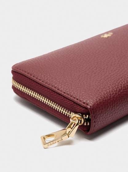 Wallet With Texture And Zipper Closure