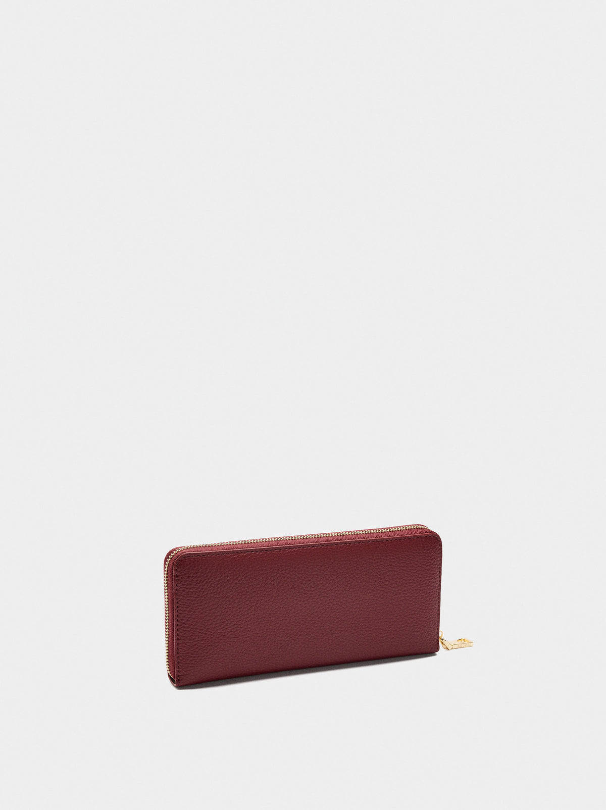 Wallet With Texture And Zipper Closure