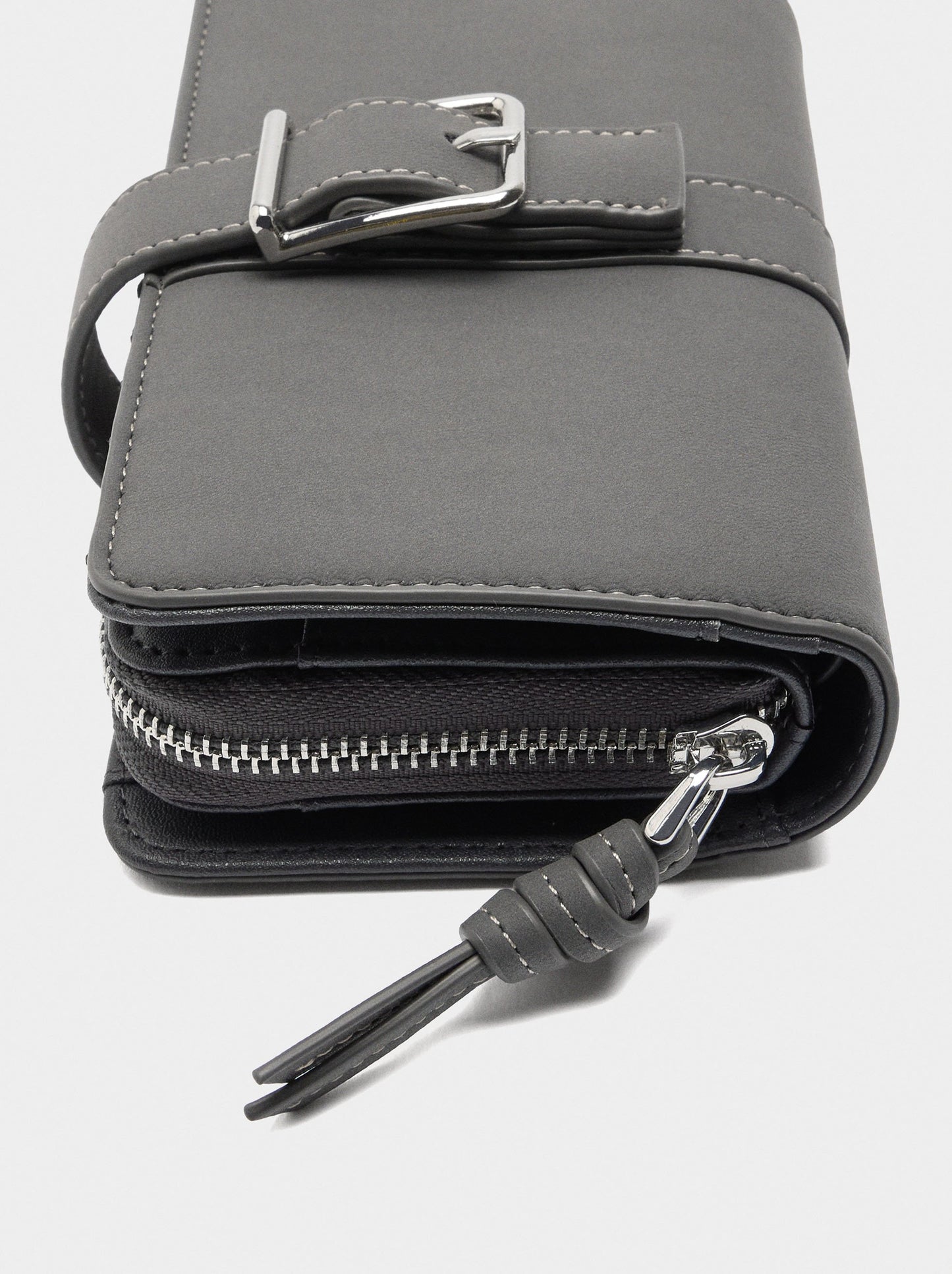 Plain Wallet With Buckle