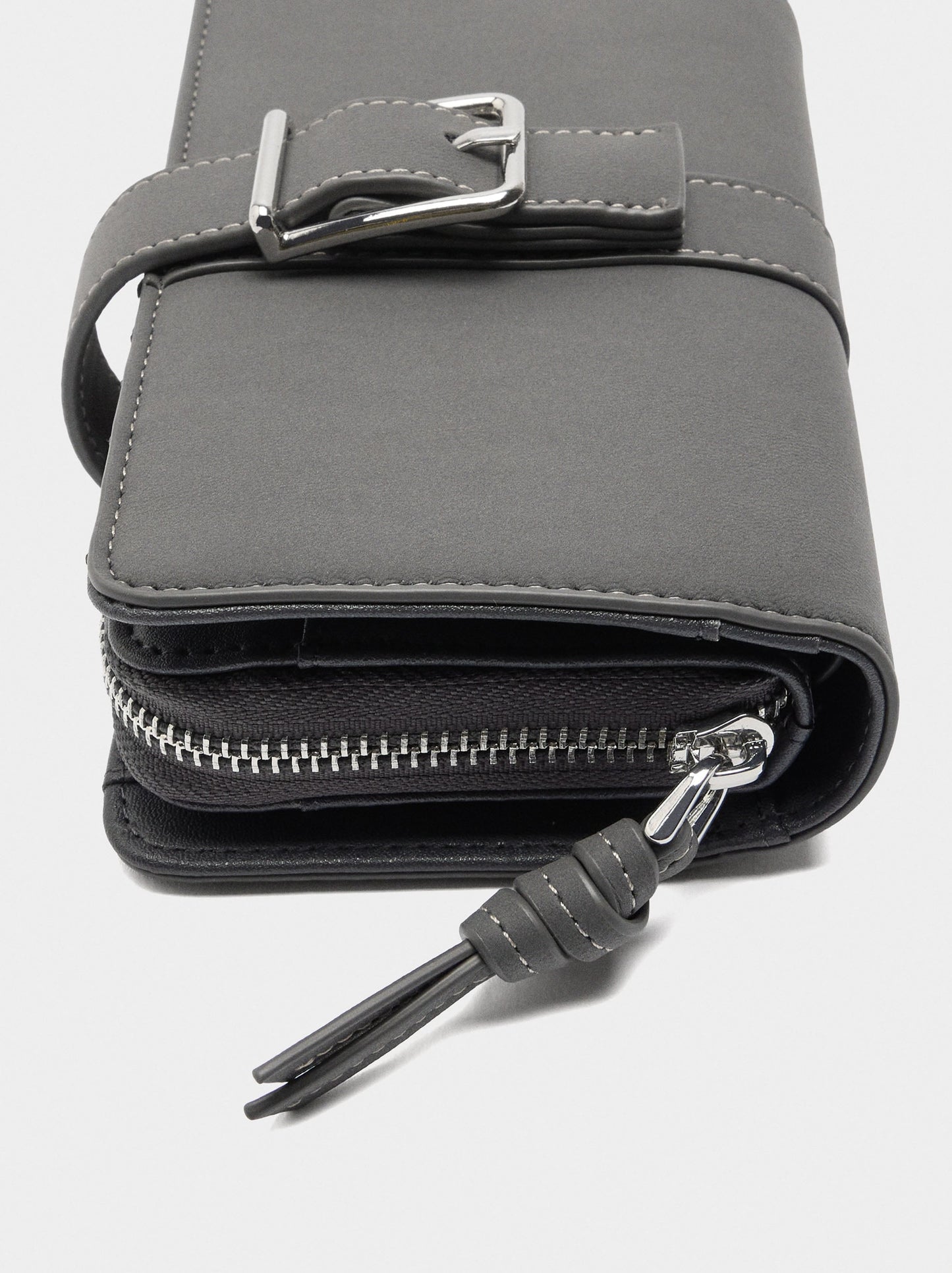 Plain Wallet With Buckle