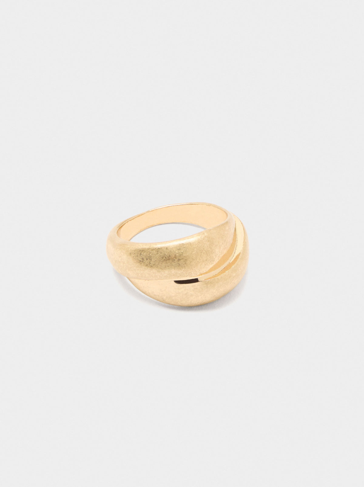 Double Effect Crossed Ring
