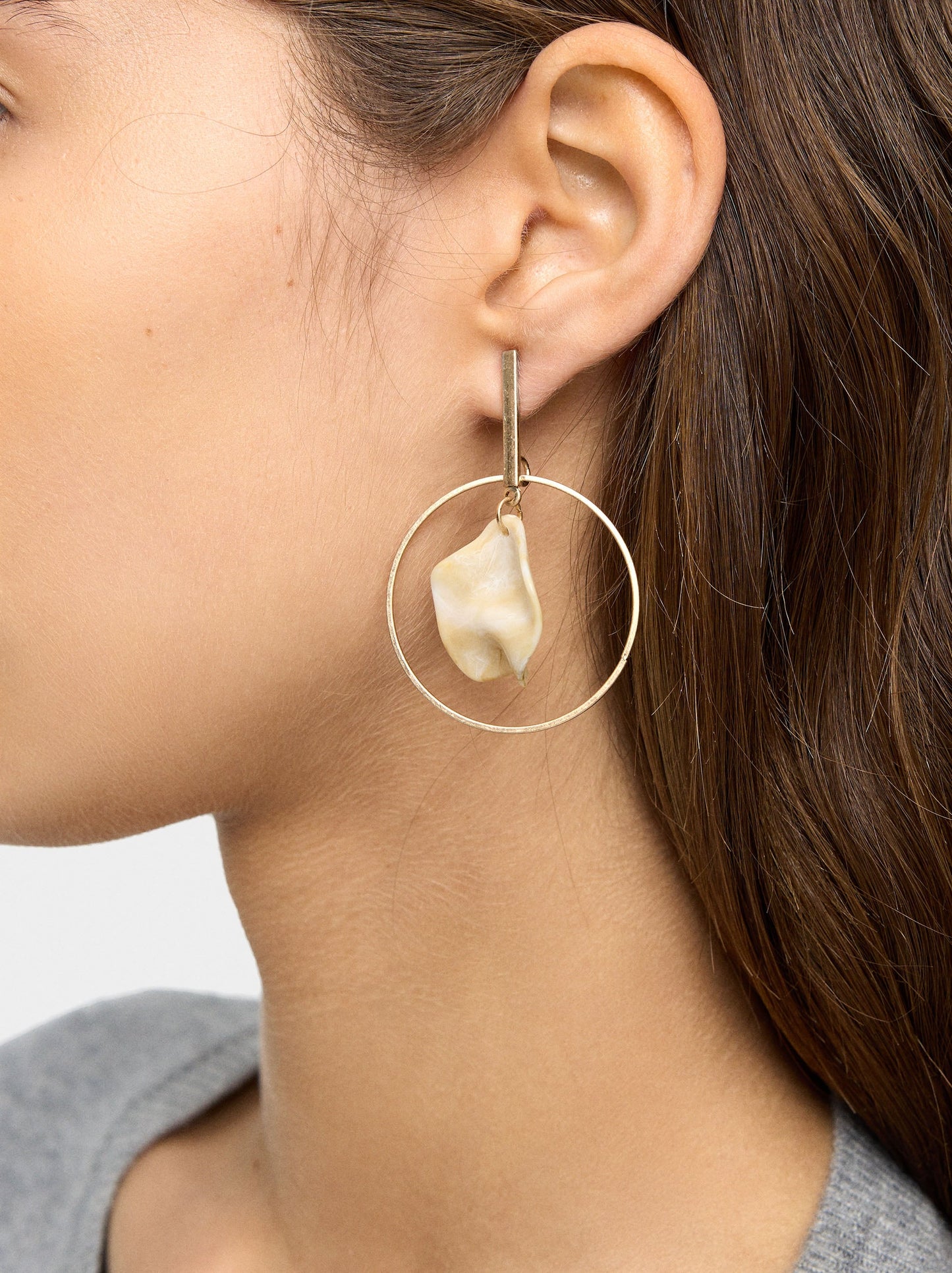 Hoop Earrings With Petal