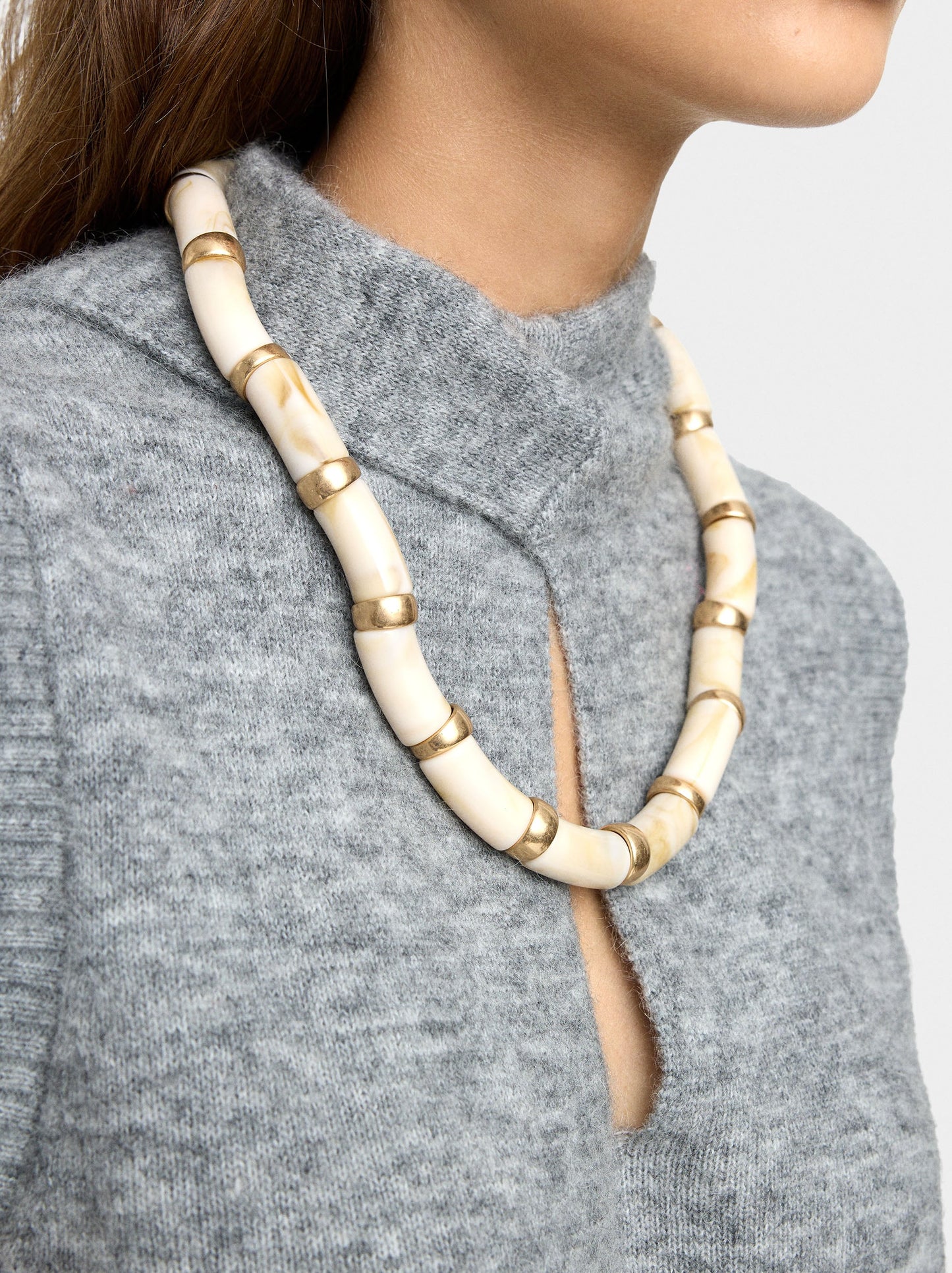 Short Segmented Necklace With Stone Effect