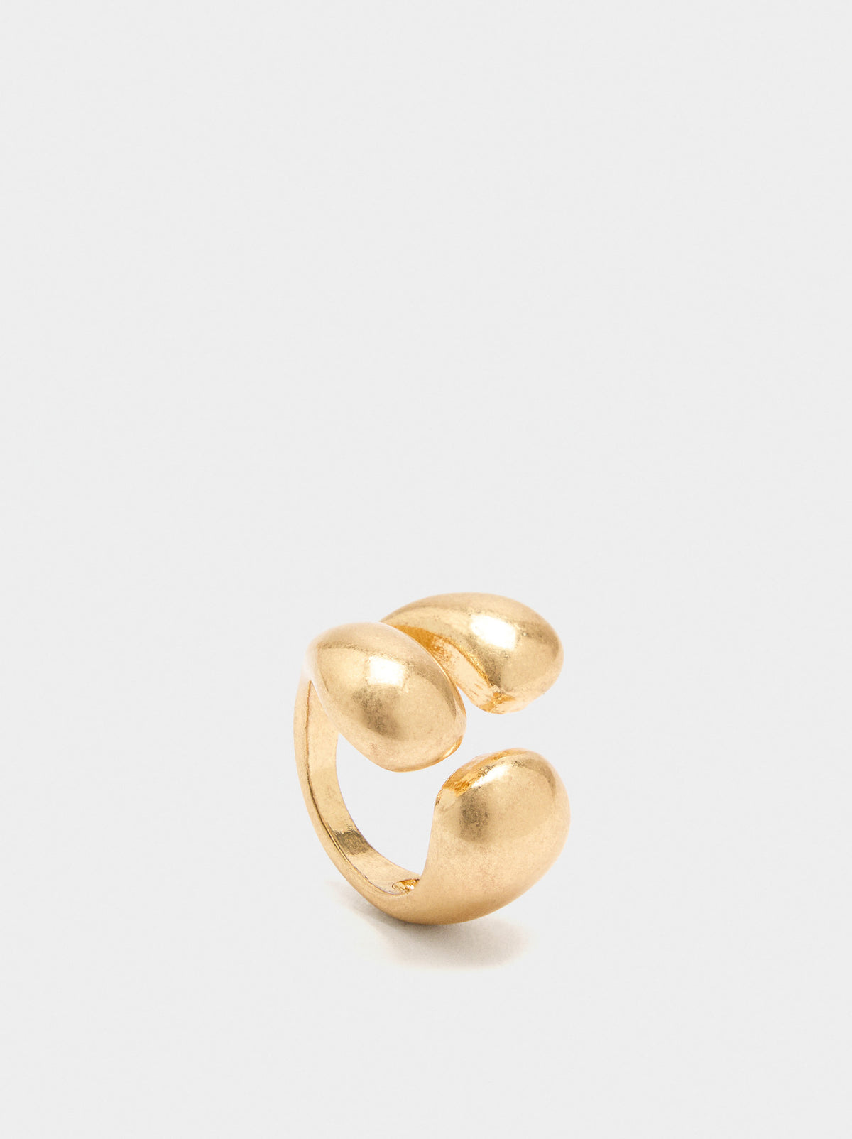 Ring With Rounded Triple Effect