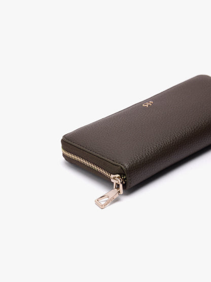 Wallet With Texture And Zipper Closure