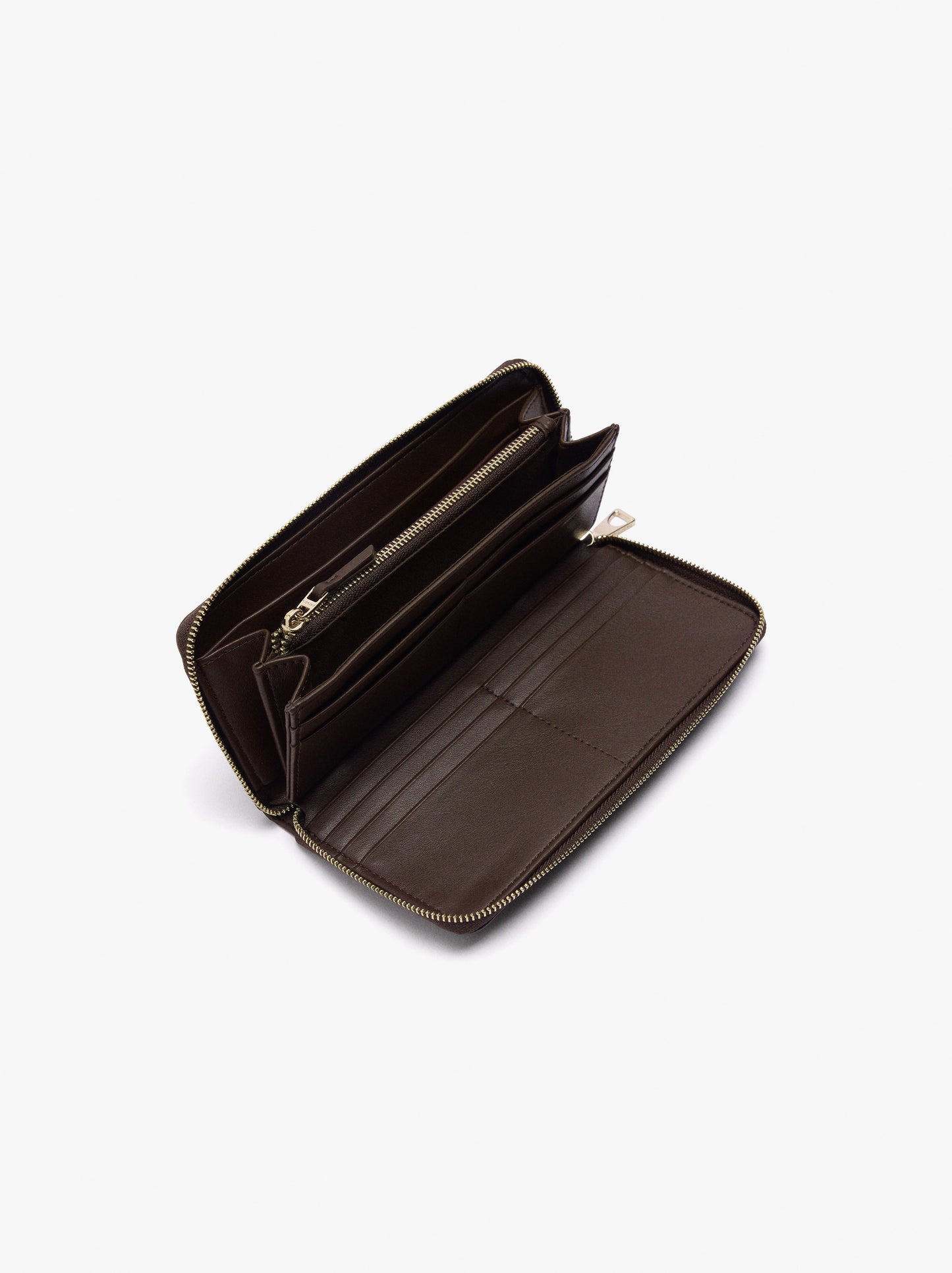 Wallet With Texture And Zipper Closure