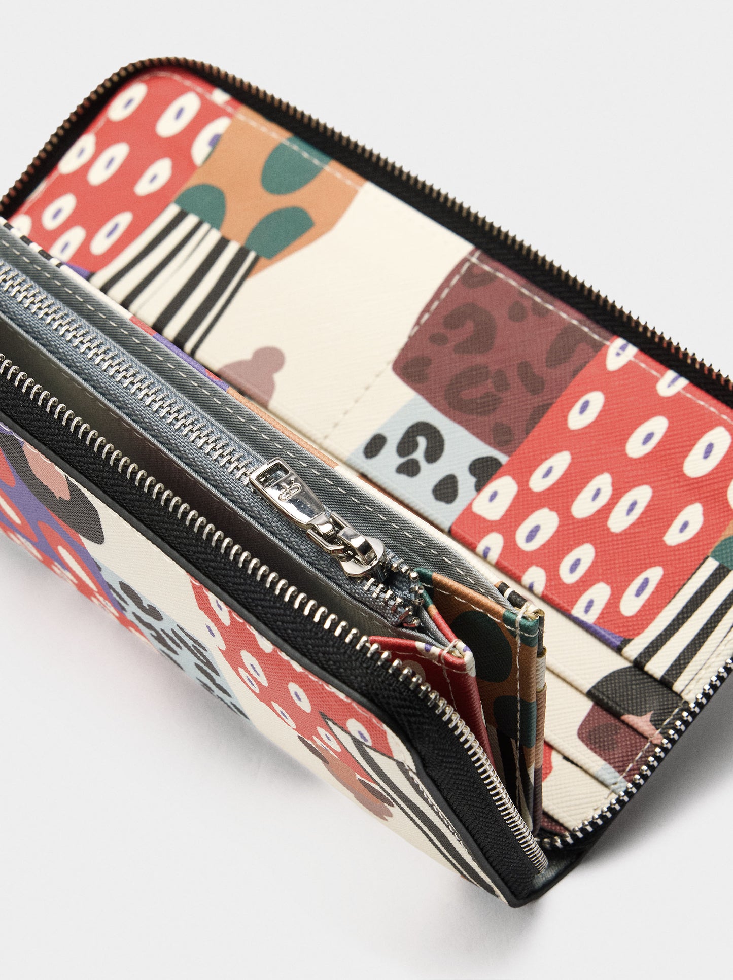 Printed Wallet With Texture