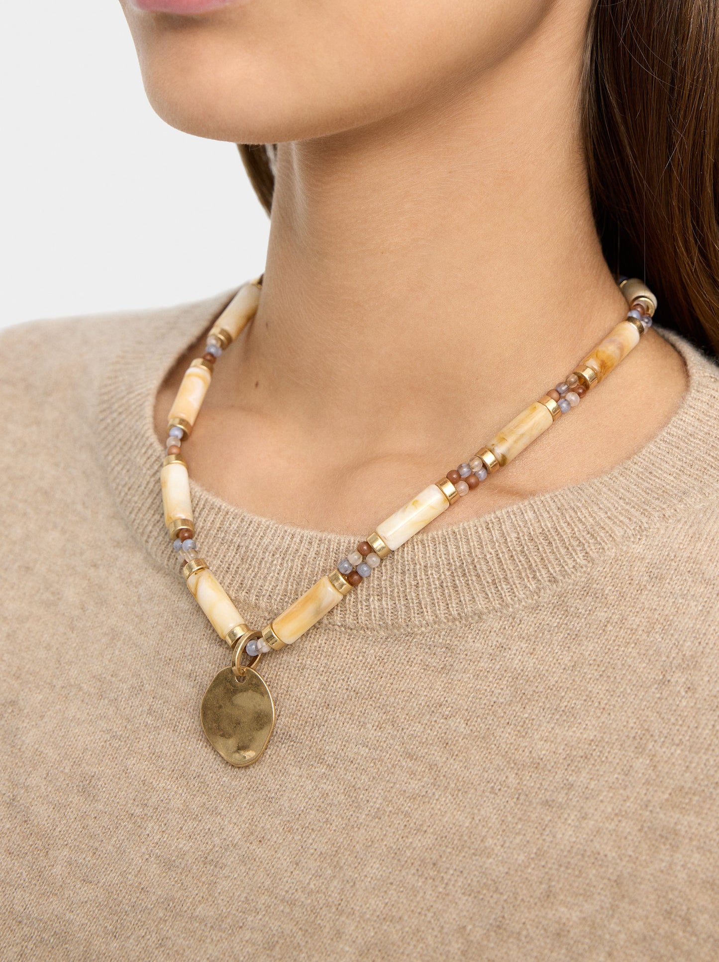 Short Segmented Necklace With Stone Effect