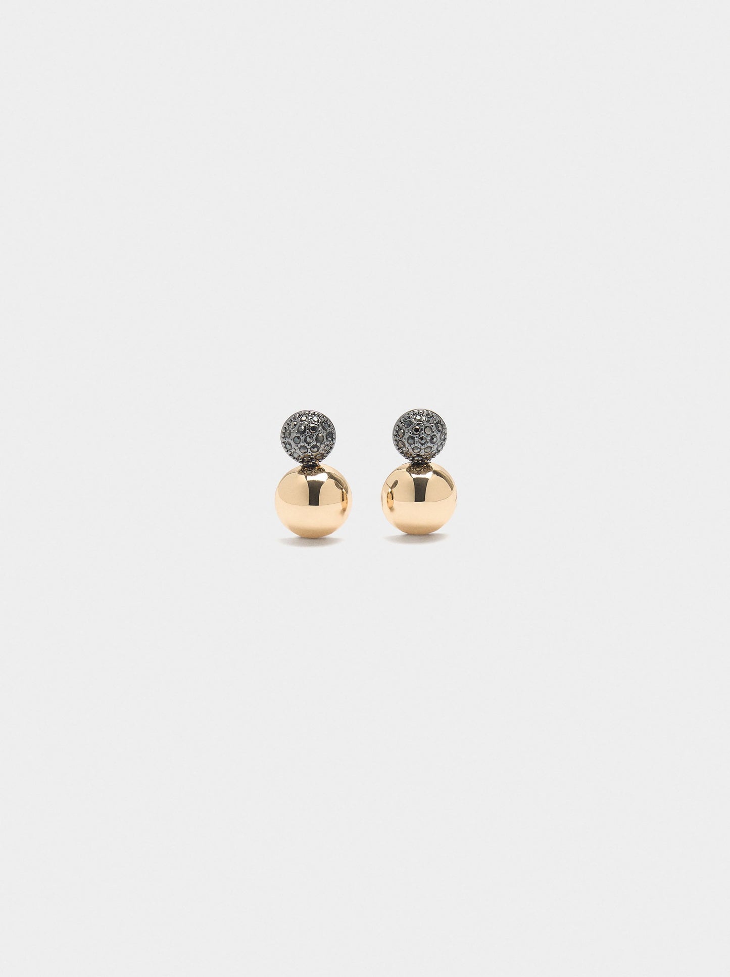 Short Earrings With Bicolor Spheres