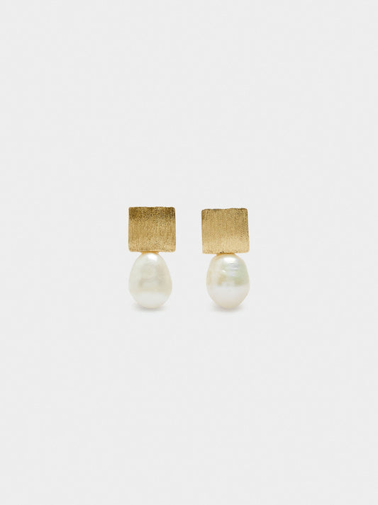 Short Earrings With Freshwater Pearls