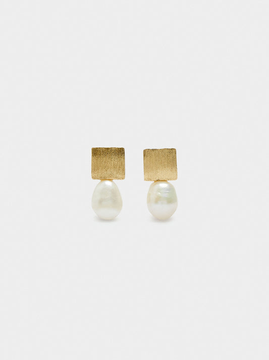 Short Earrings With Freshwater Pearls