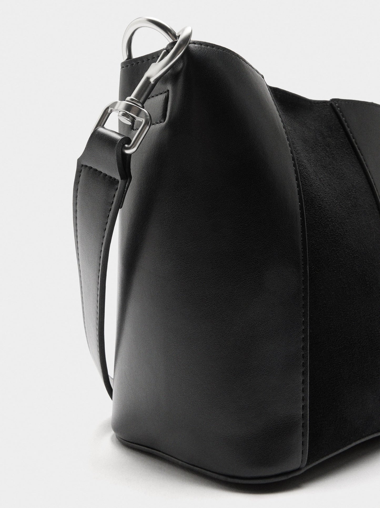 Bucket Bag Contrast Of Textures