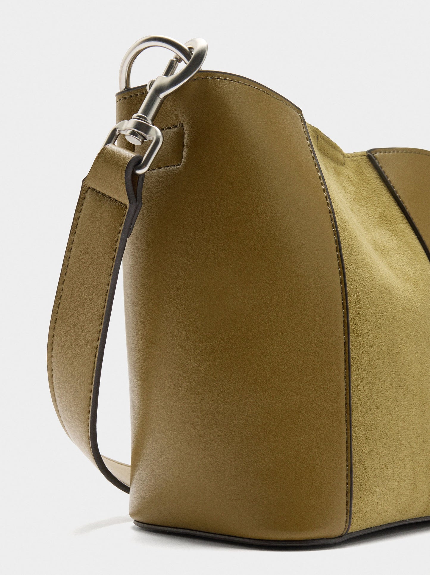 Bucket Bag Contrast Of Textures