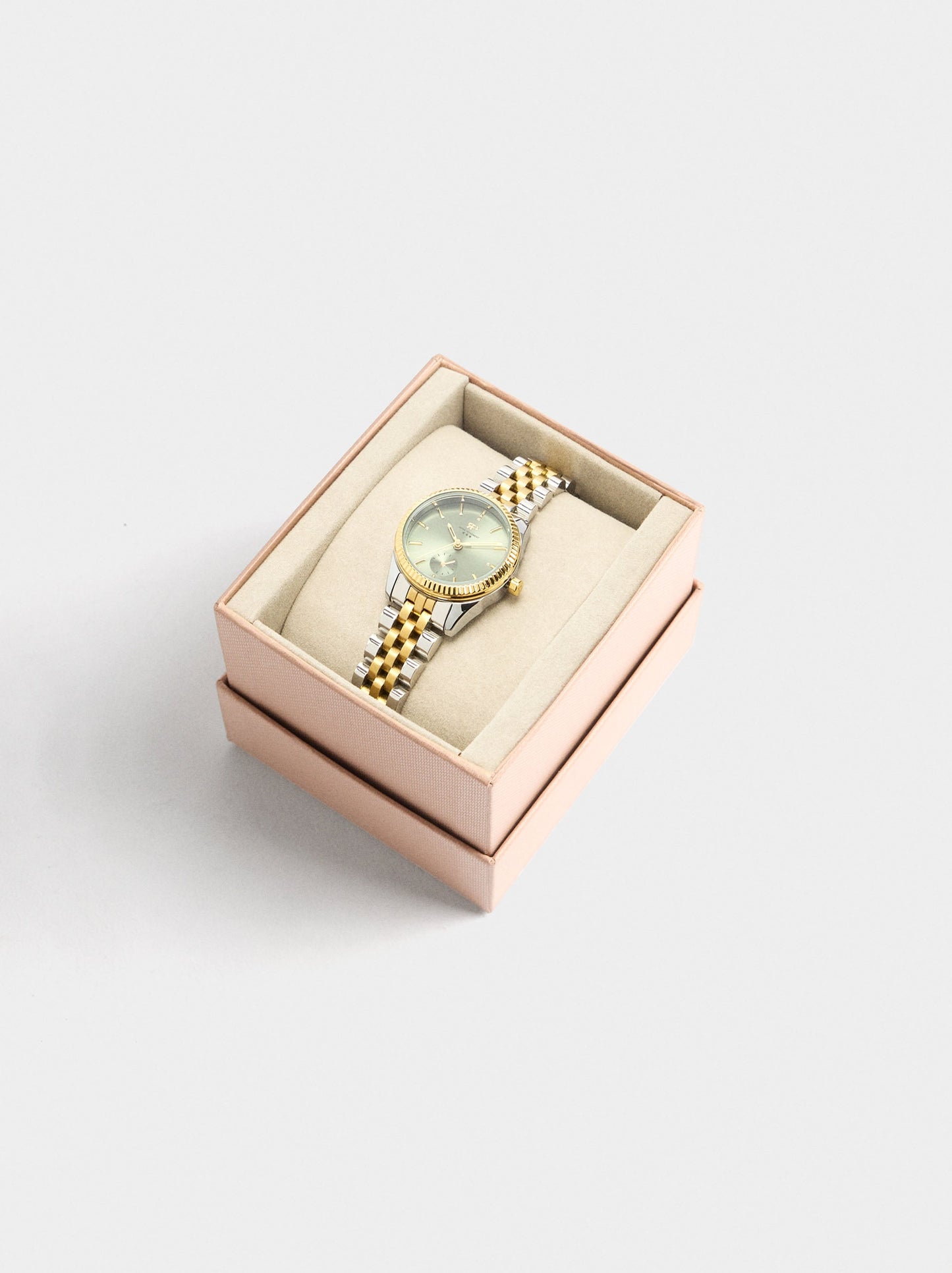 Round Watch With Stainless Steel Bracelet
