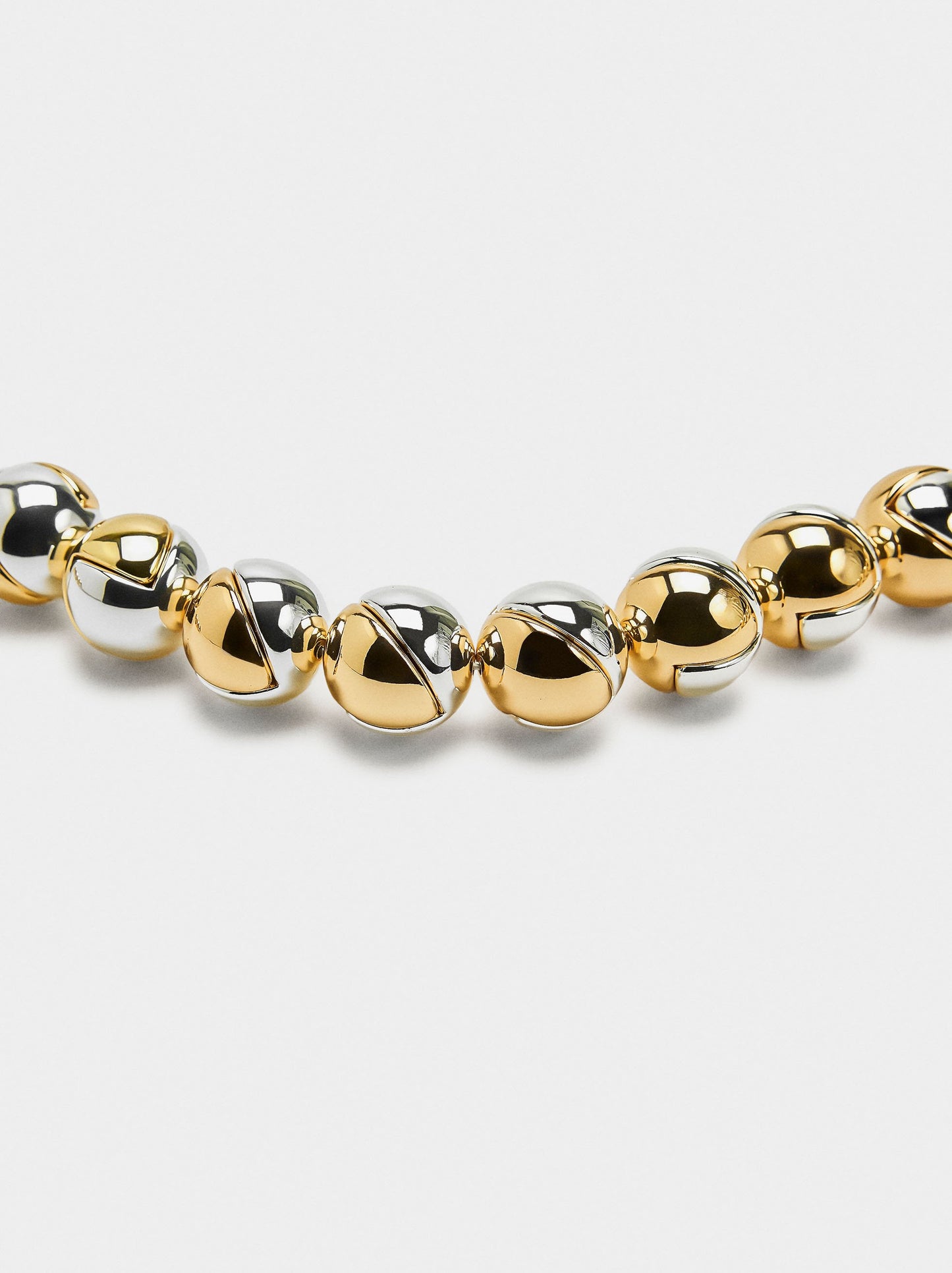 Necklace With Bicolor Spheres