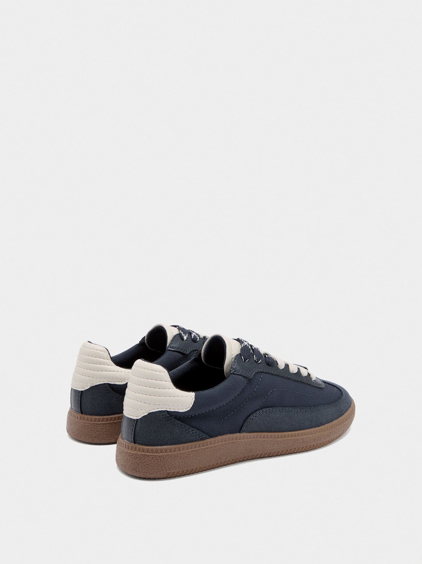 Contrast Sneakers With Double Laces