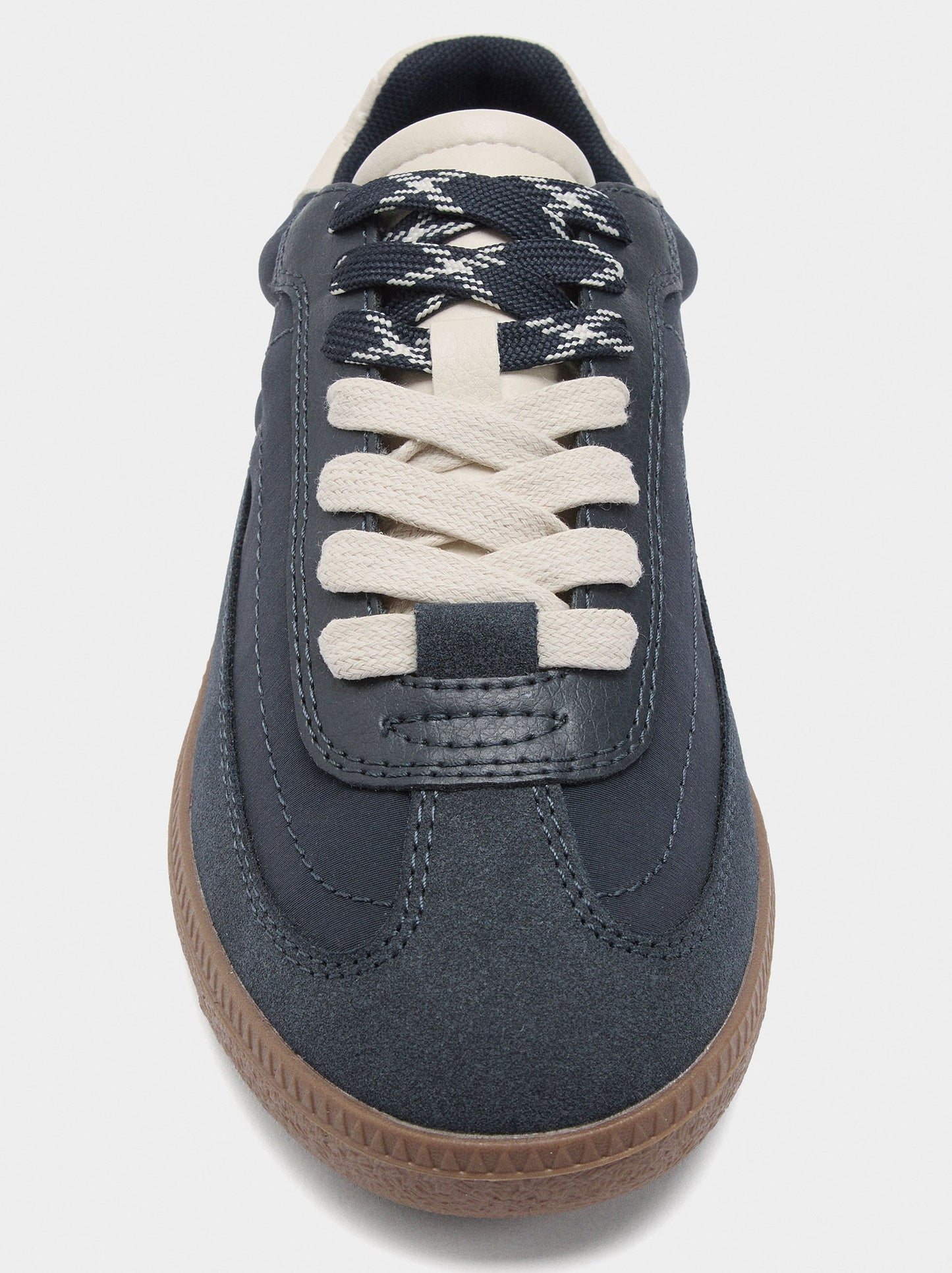 Contrast Sneakers With Double Laces