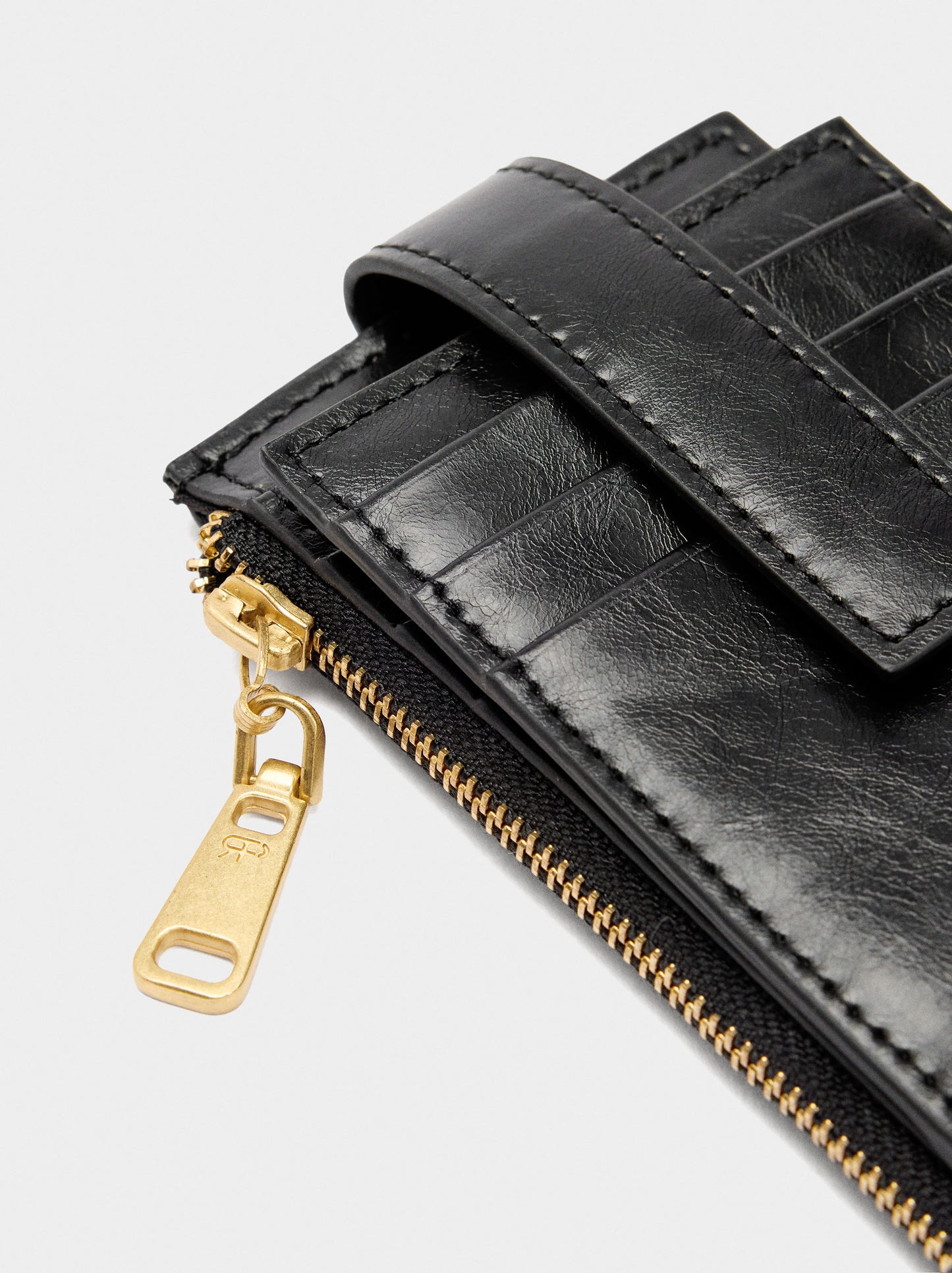 Card Holder With Cracked Effect