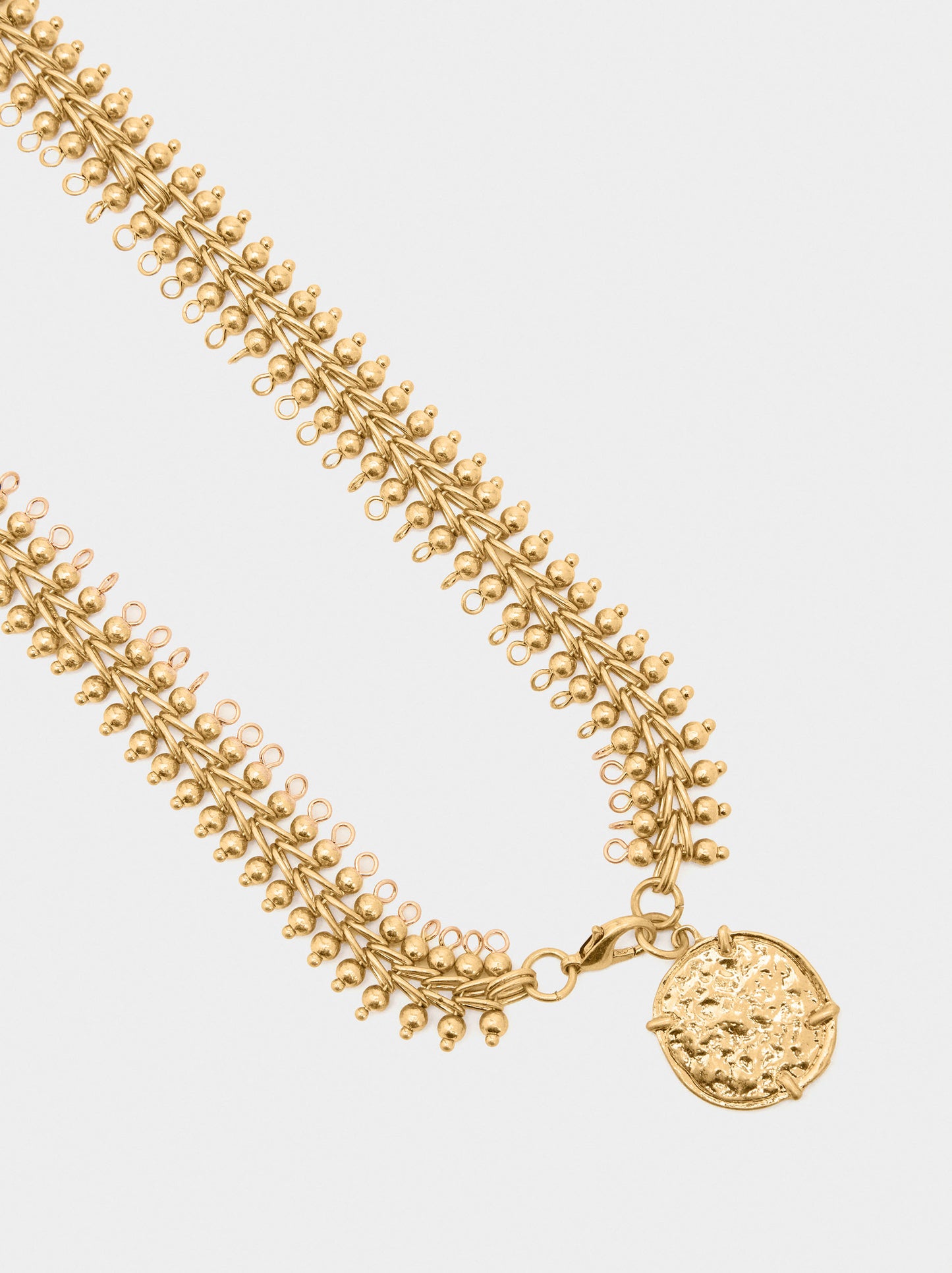 Short Wide Necklace With Medal