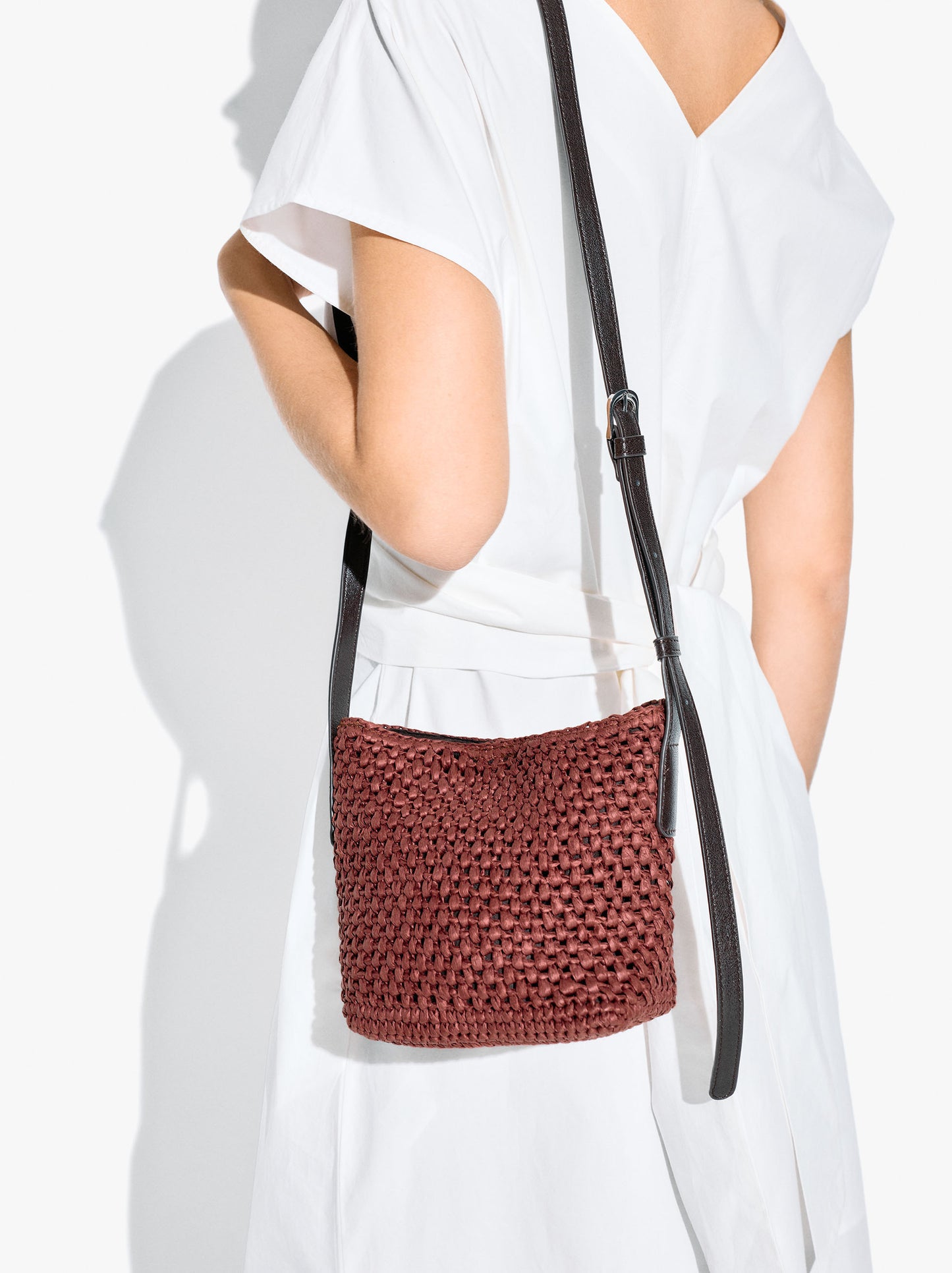 Crossbody Bag With Paper Straw Effect