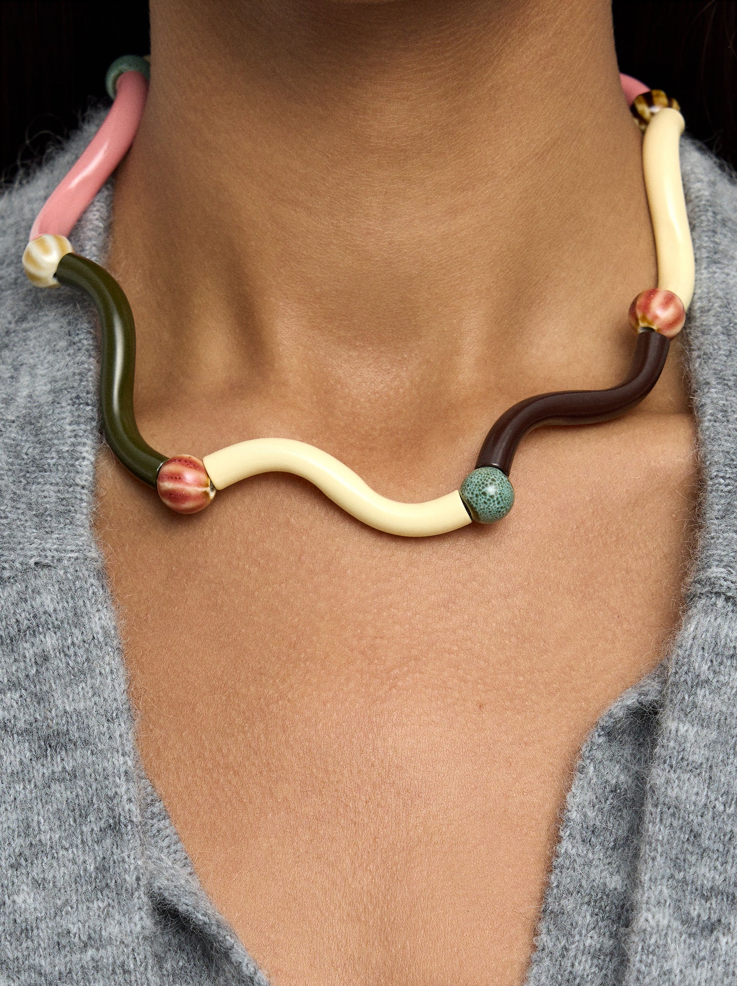 Wavy Necklace With Ceramic