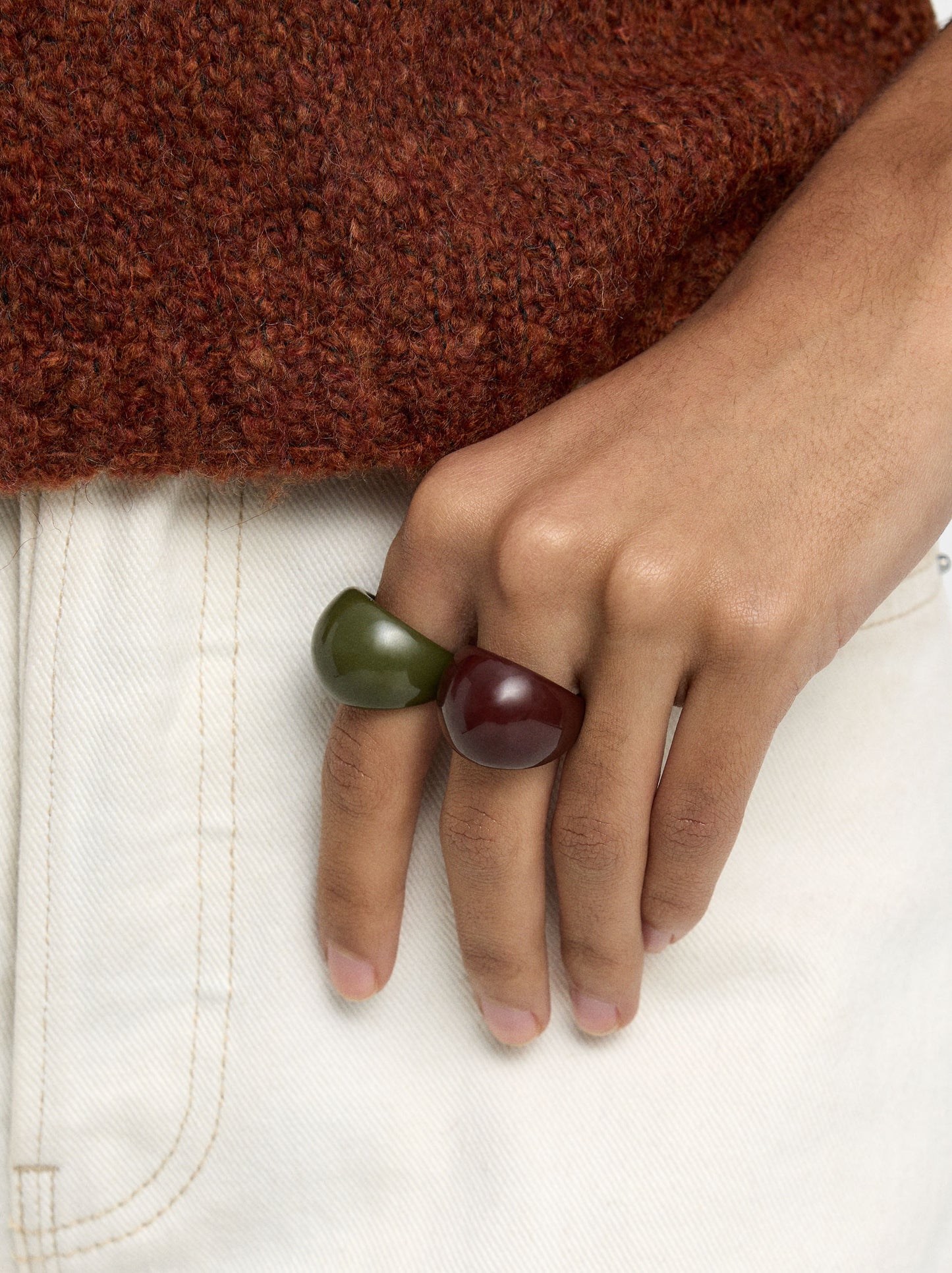 Set Of Rounded Rings In Resin