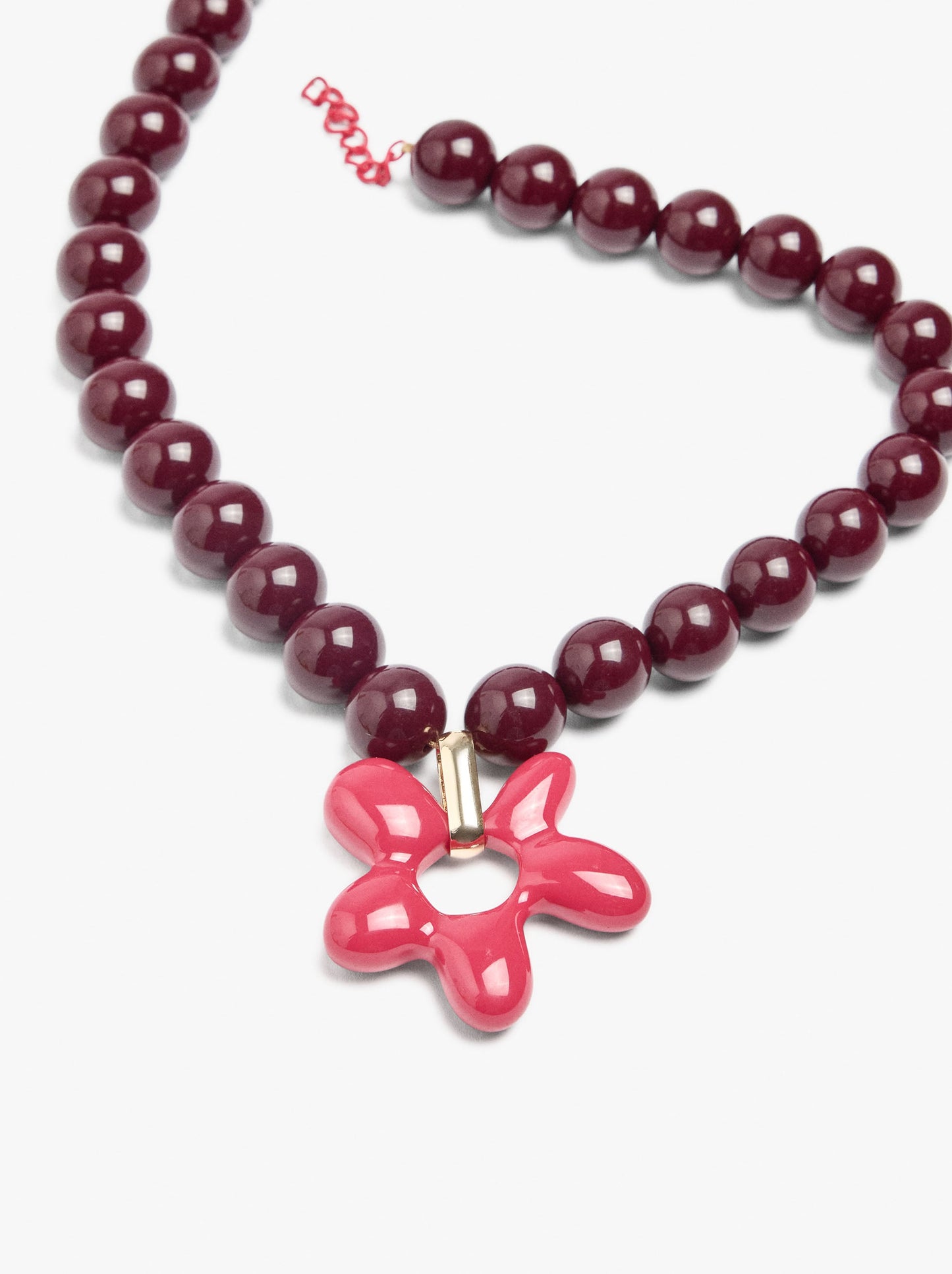 Short Necklace With Beads And Flower Pendant