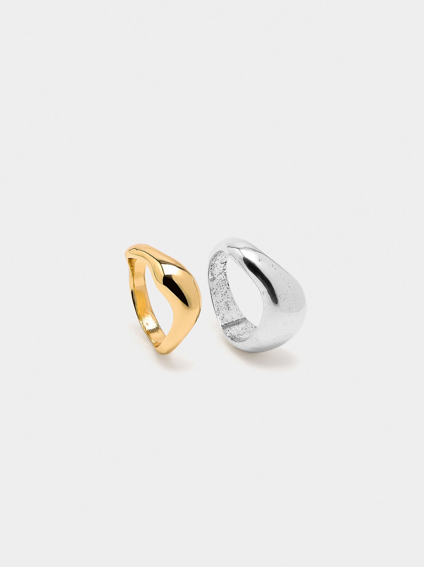 Bicolor Set Of Rings With Wave