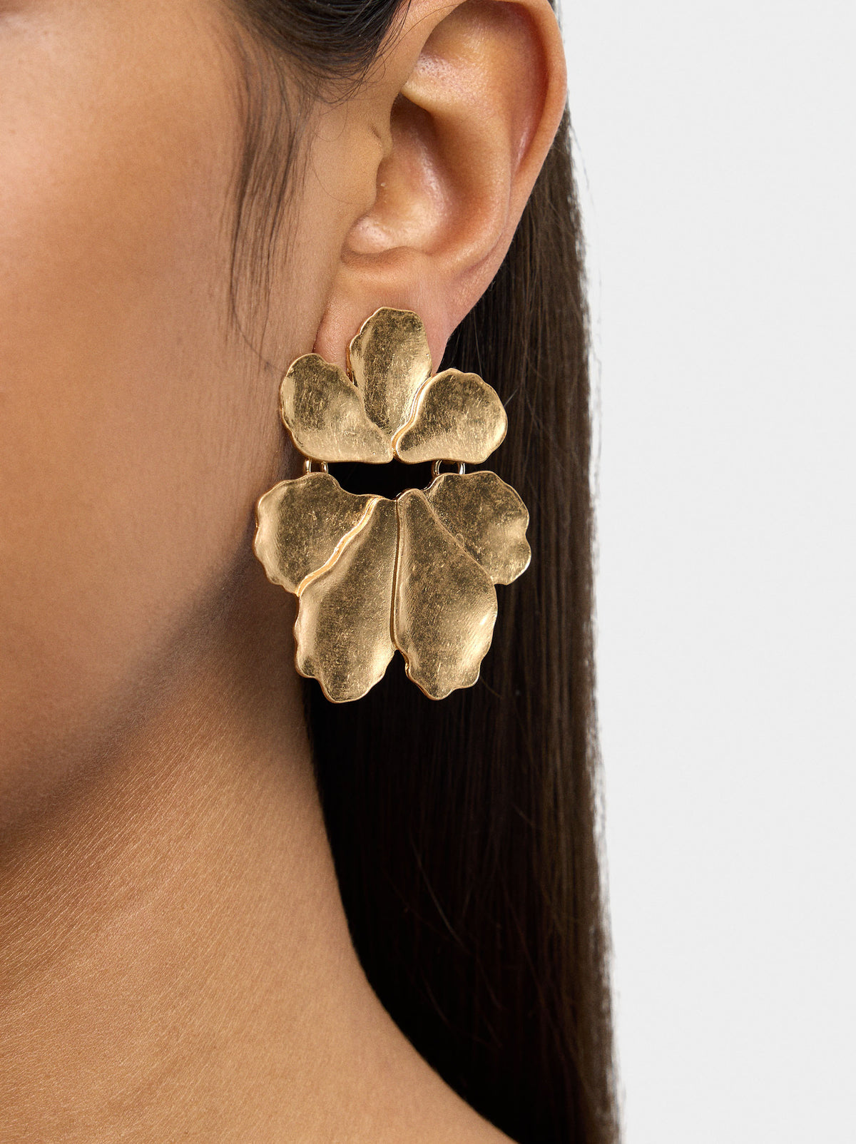 Maxi Flower Earrings With Embossed Detail