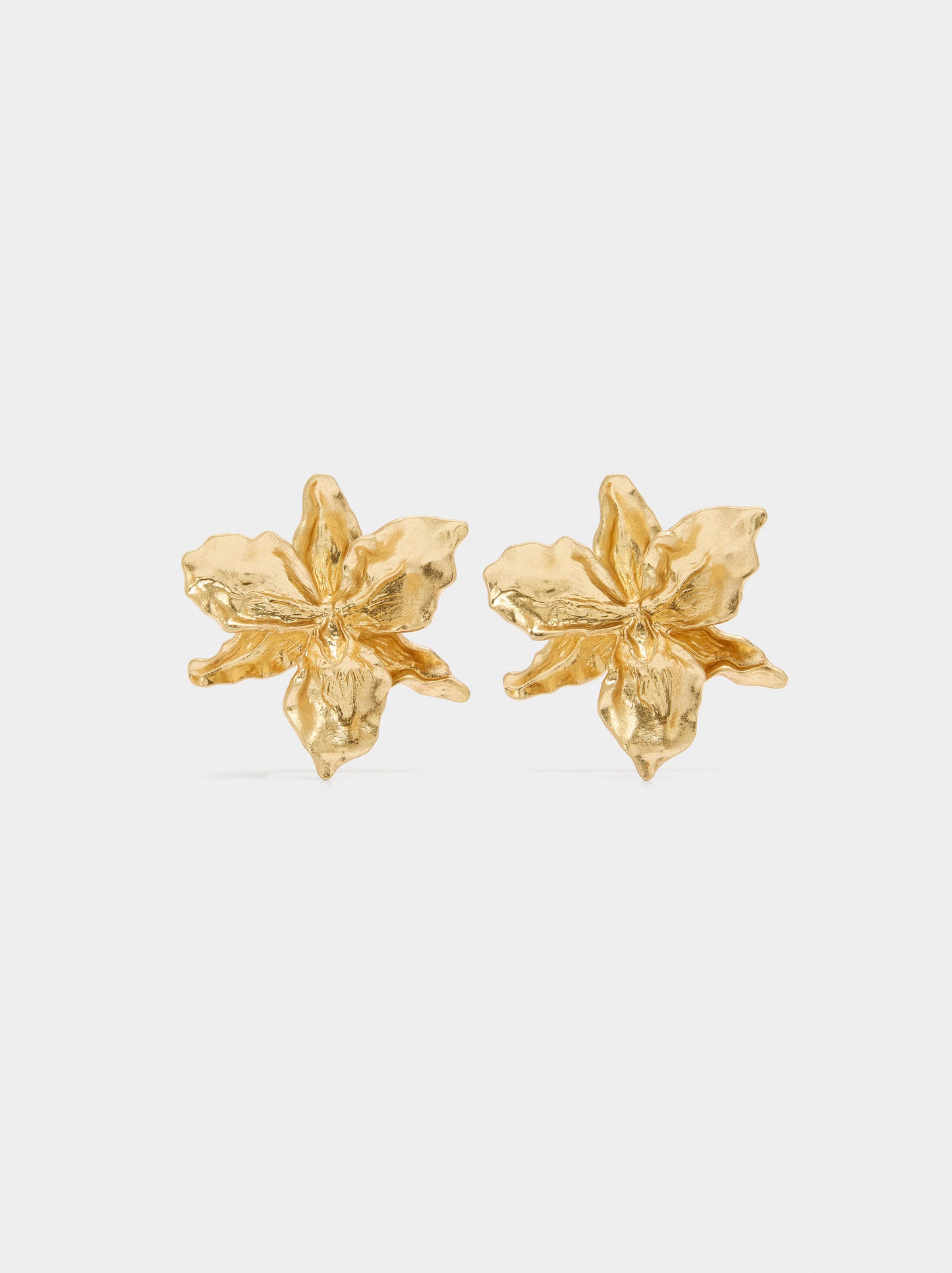 Maxi Flower Earrings With Embossed Detail