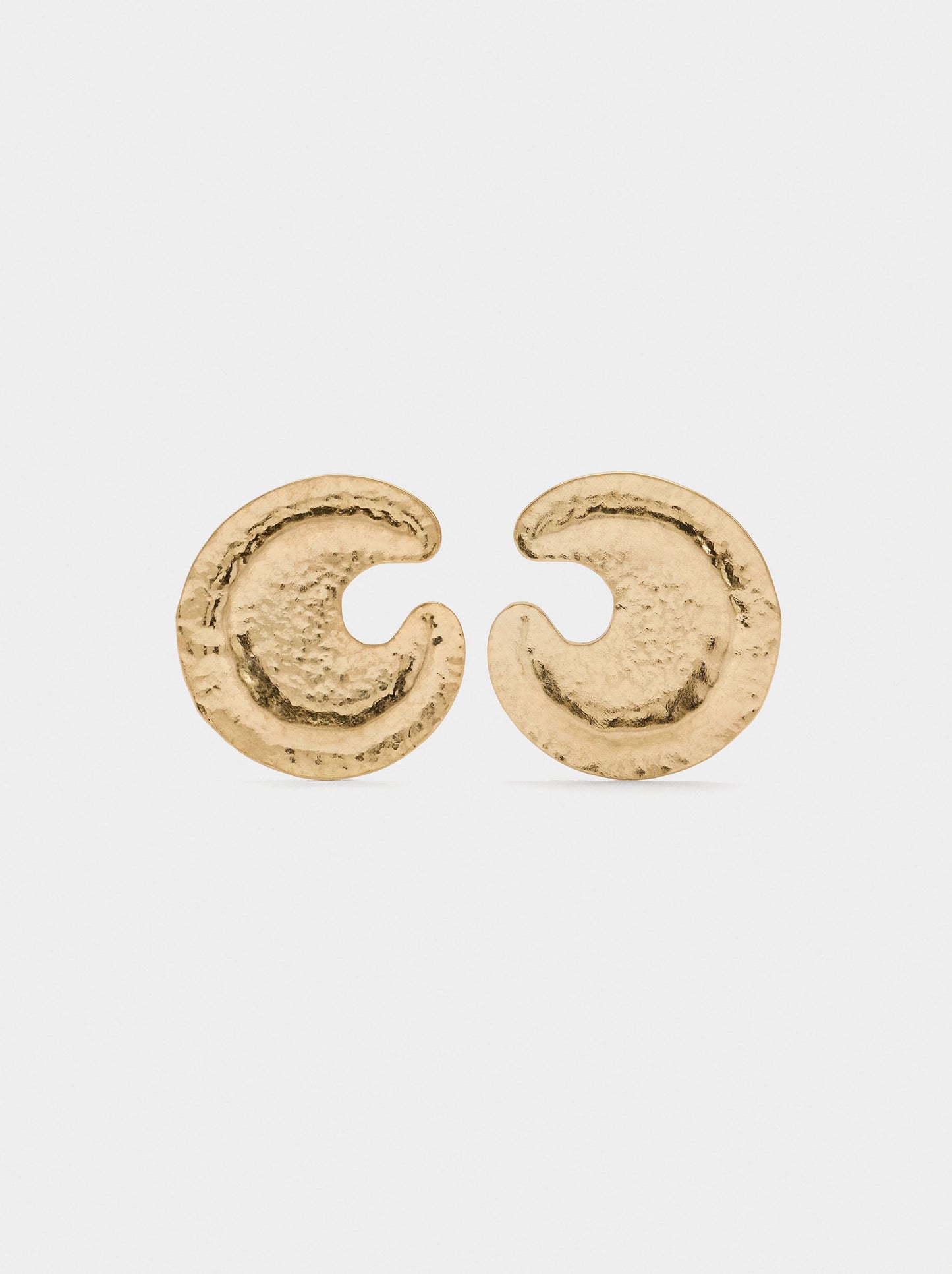 Maxi Round Earrings With Embossed Detail