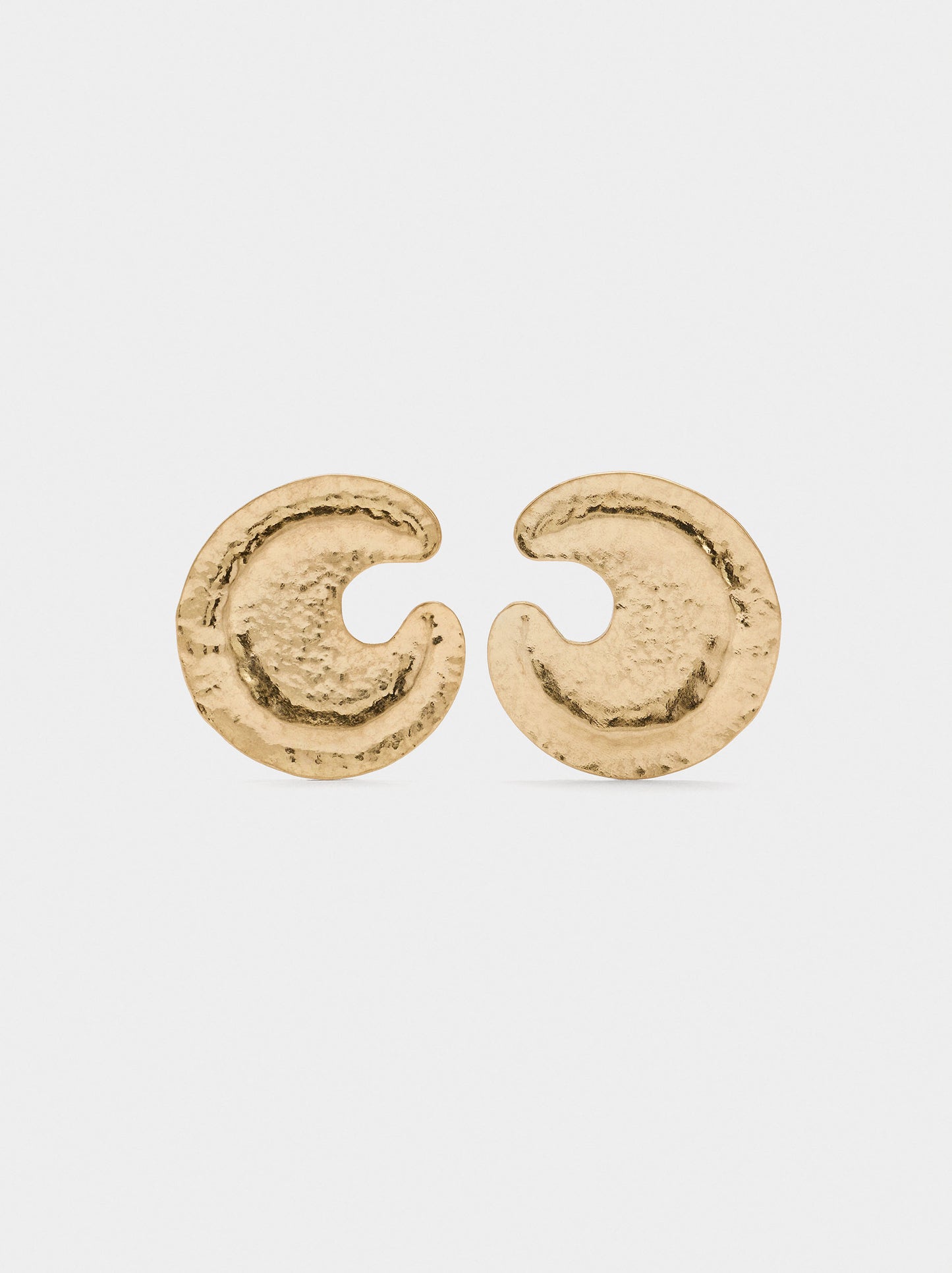 Maxi Round Earrings With Embossed Detail