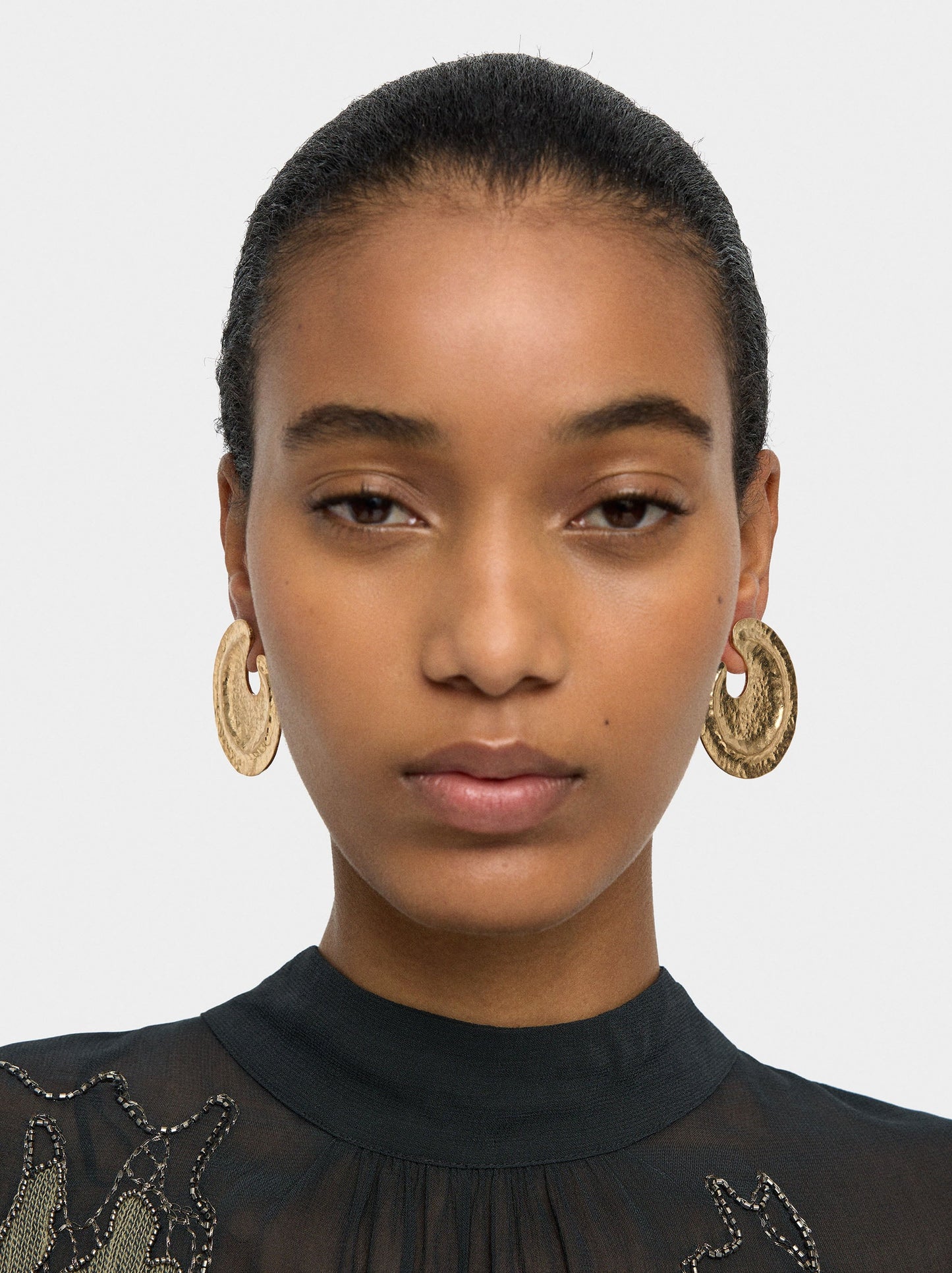 Maxi Round Earrings With Embossed Detail