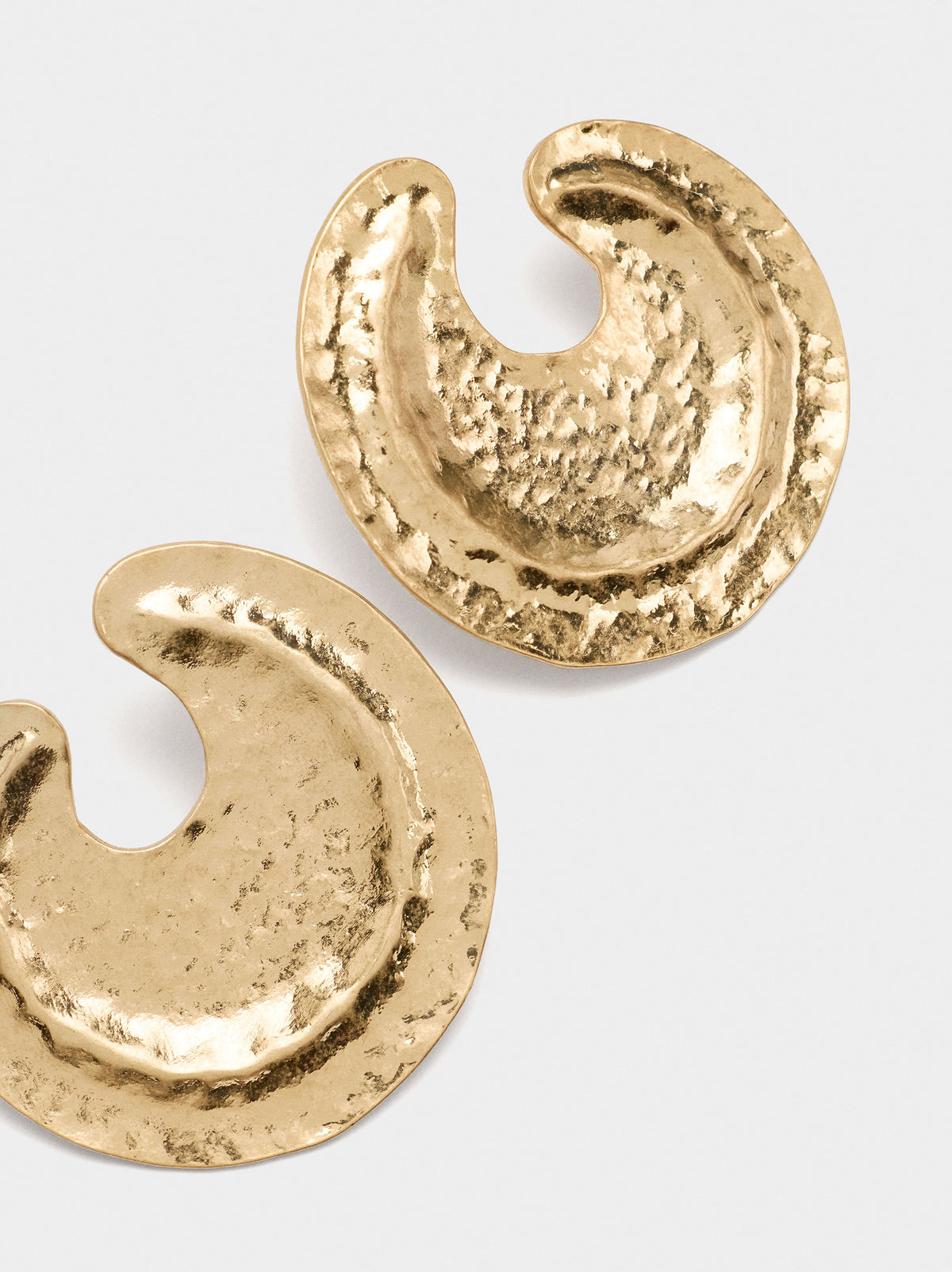 Maxi Round Earrings With Embossed Detail