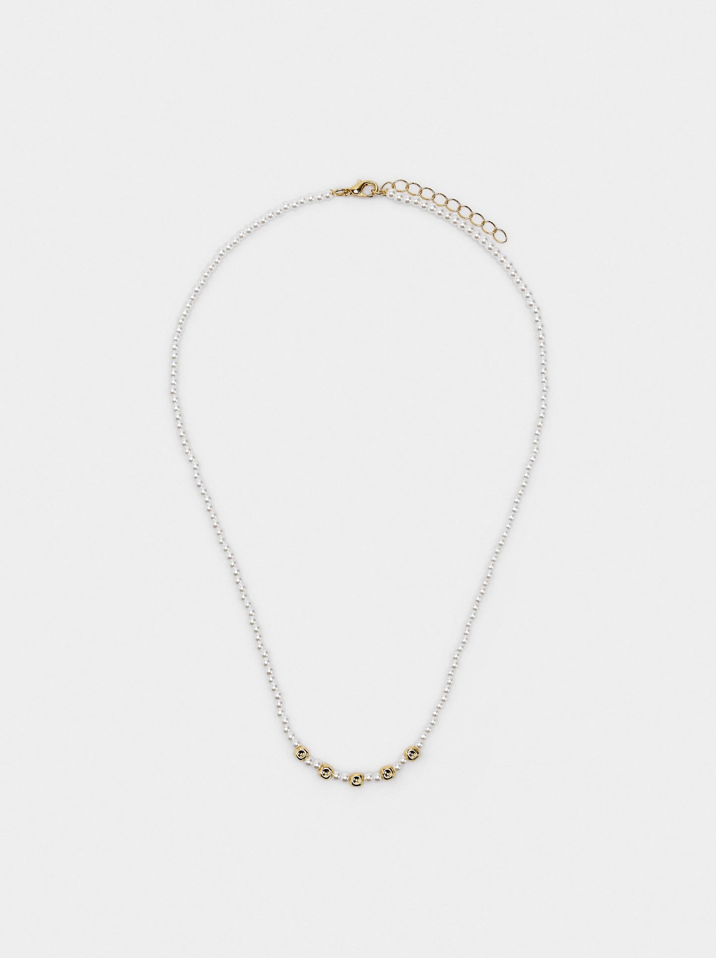 Short Necklace With Pearls