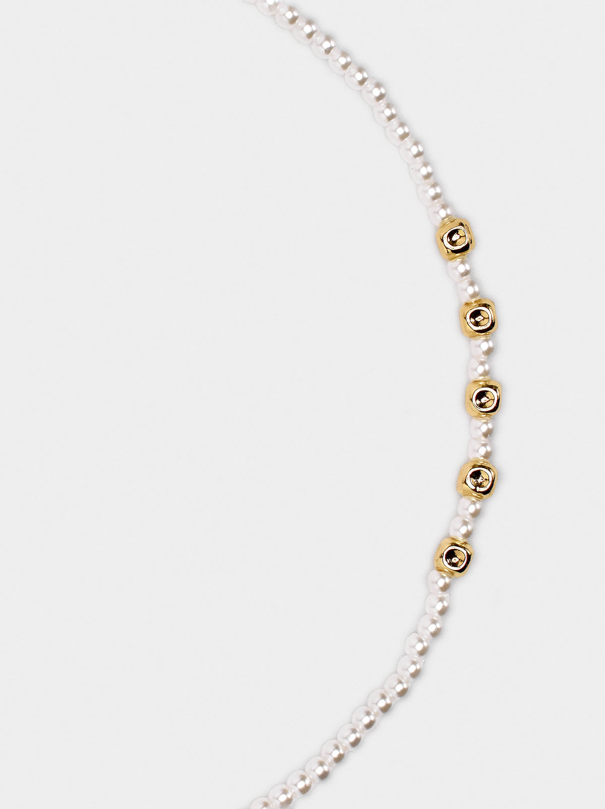 Short Necklace With Pearls