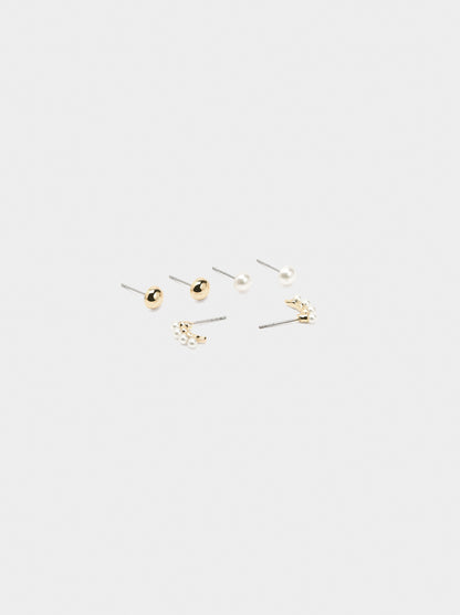 Short Earrings With Pearls