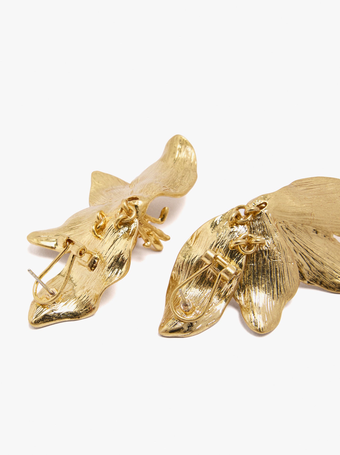 Maxi Half-Flower Earrings With Embossed Detail