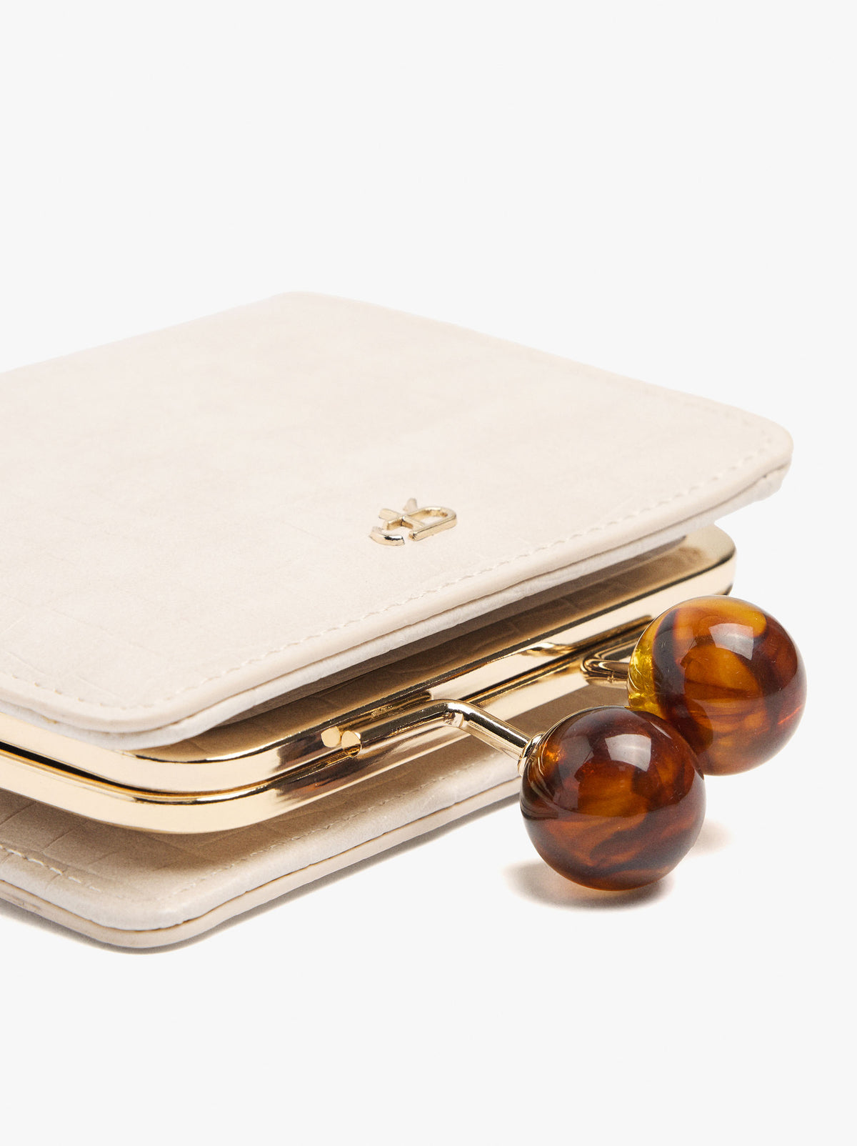Wallet With Animal Engraving Kiss-Lock Closure