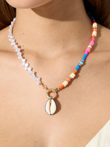 Short Necklace With Glass Beads And Pearls With Shell