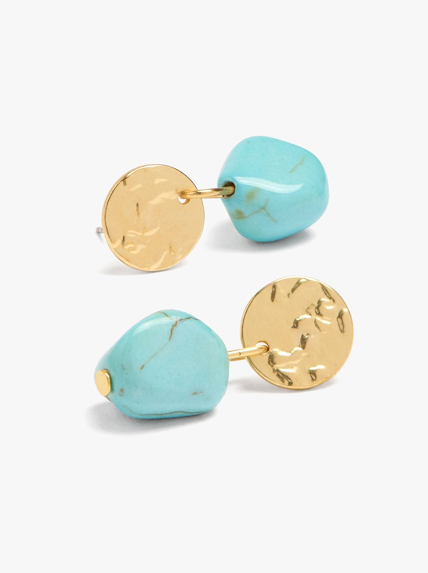 Short Earrings With Stone