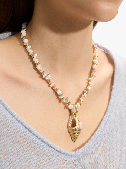 Short Necklace With Shells