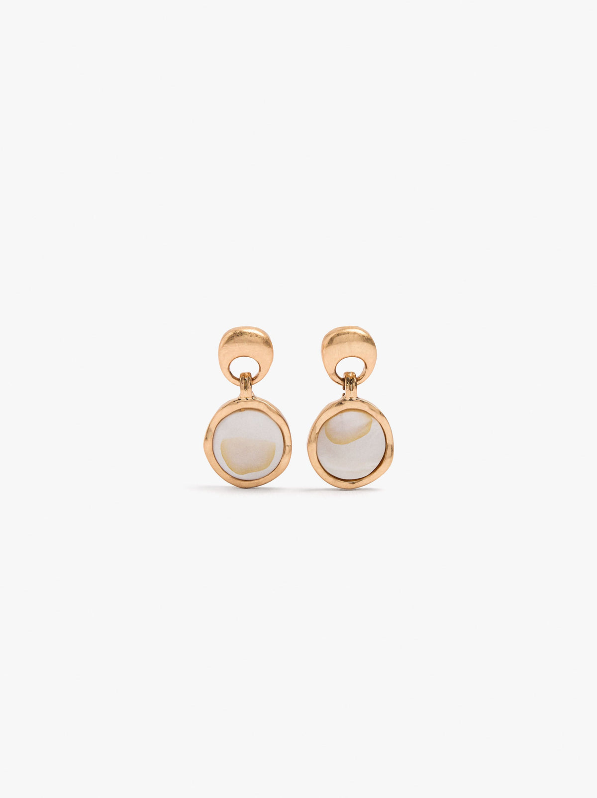 Short Earrings With Shells