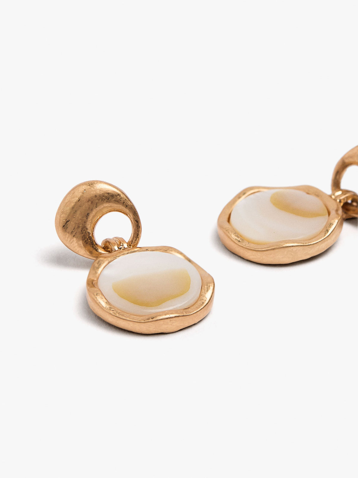 Short Earrings With Shells