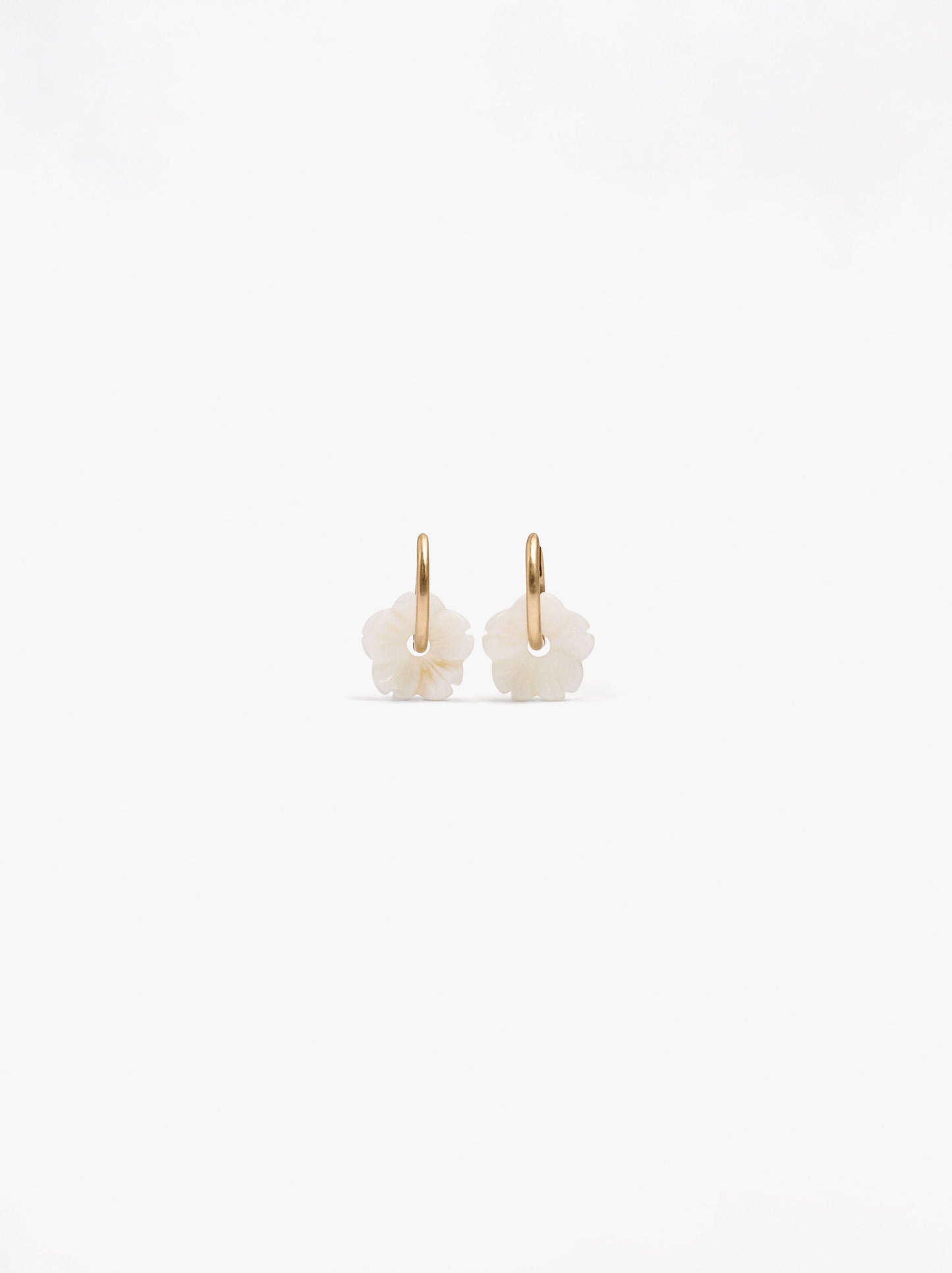 Hoop Earrings With Shell Flower