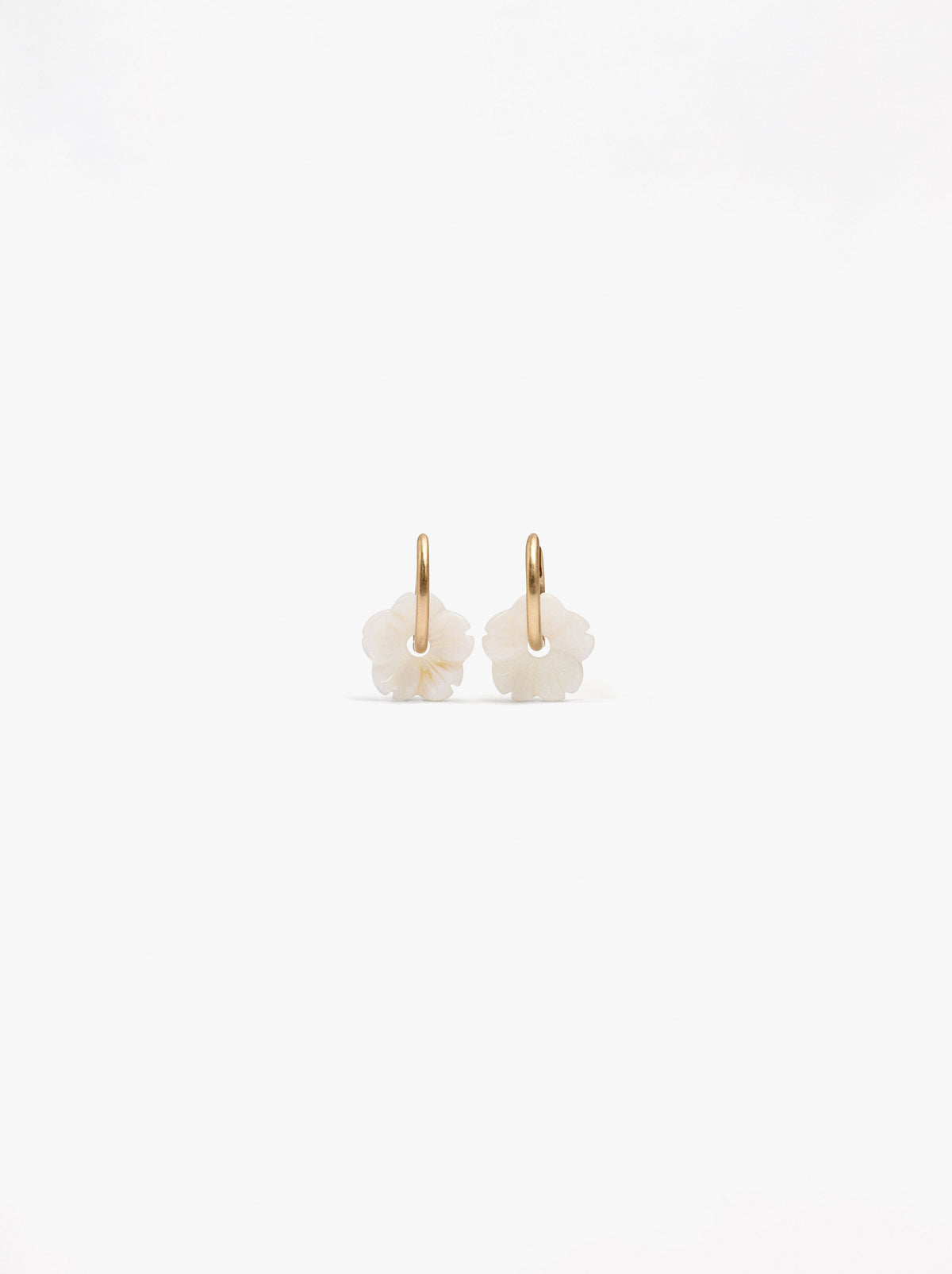 Hoop Earrings With Shell Flower