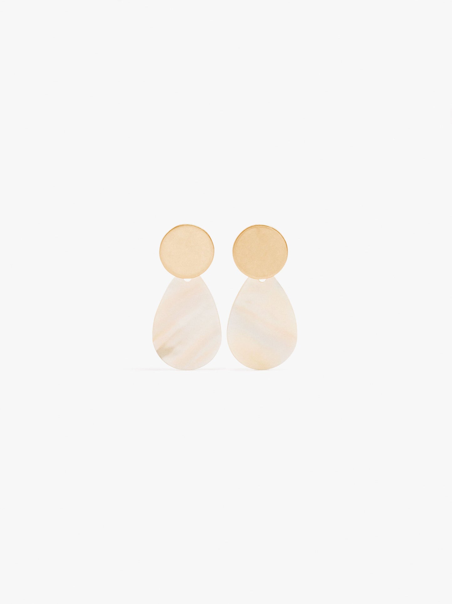 Oval Earrings With Shell