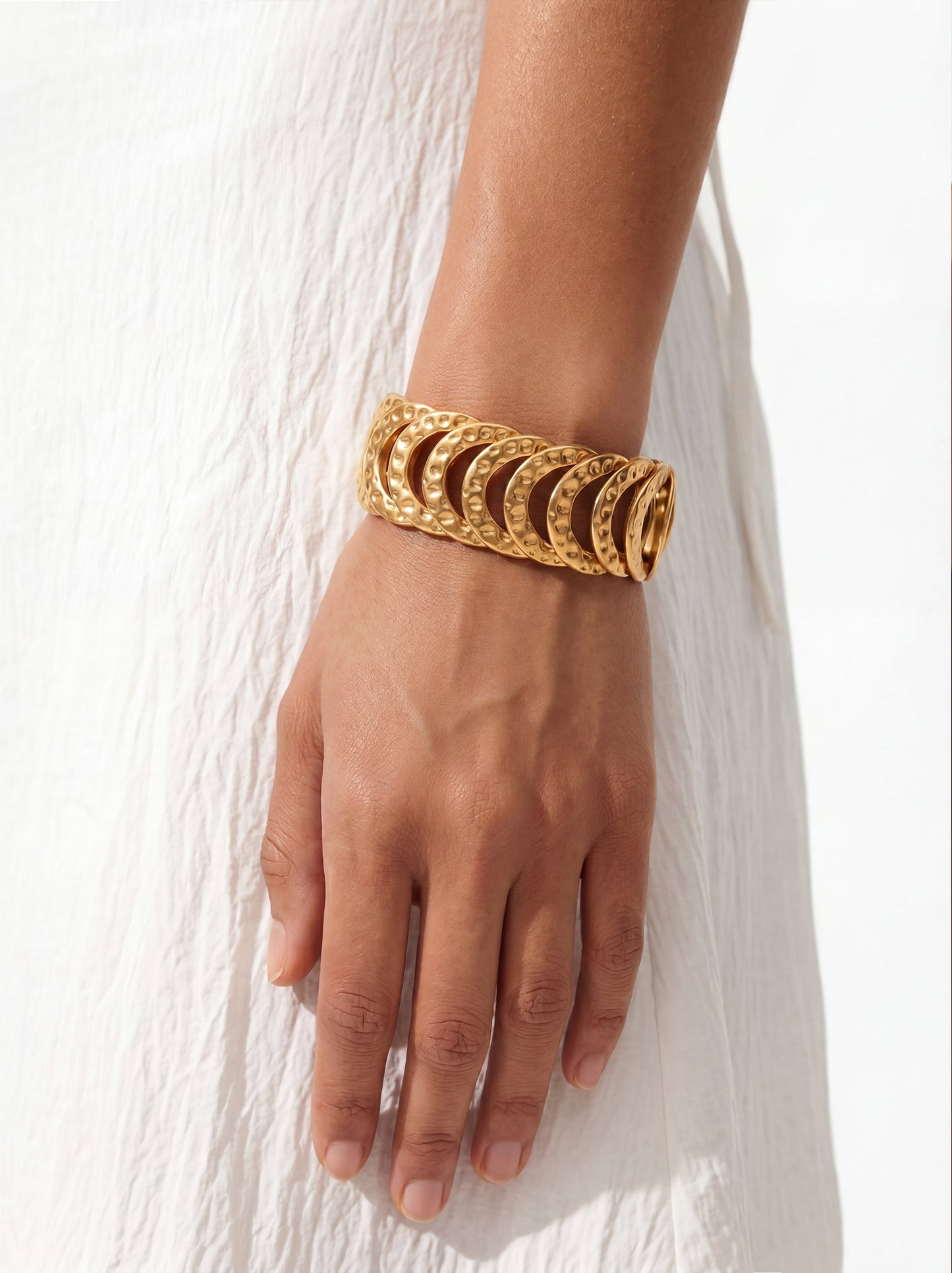 Elastic Bracelet With Overlapping Semi-Circles