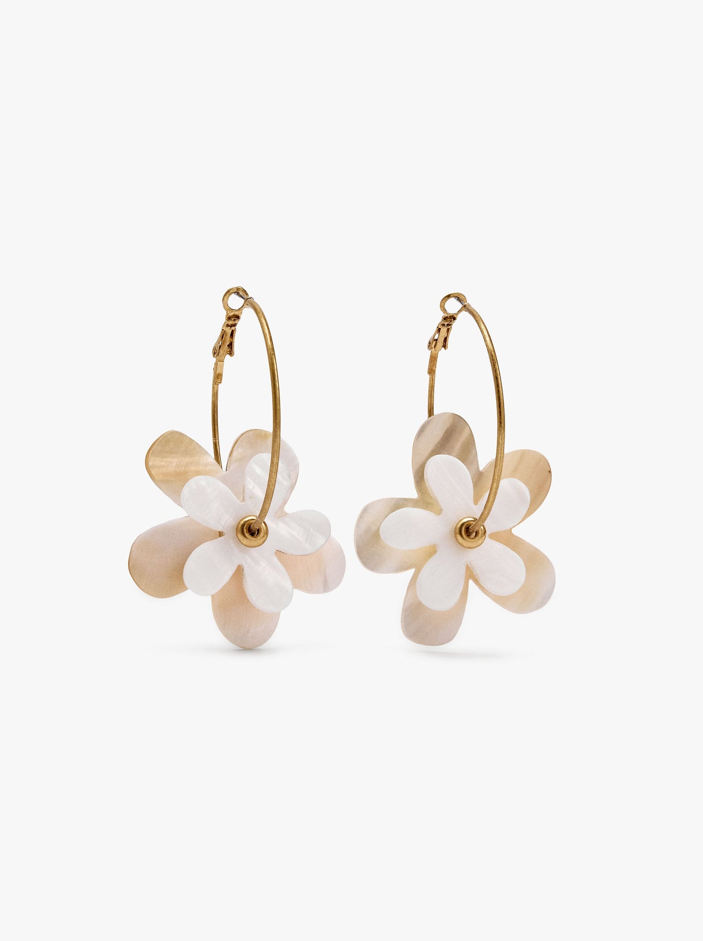 Hoop Earrings With Shell Flower